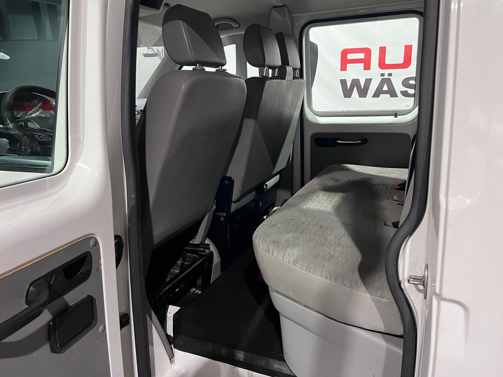 VW T5 2.0 TDI-image-12