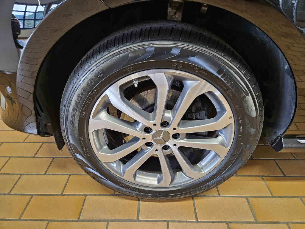 MERCEDES-BENZ GLE 350 d 4Matic-image-15