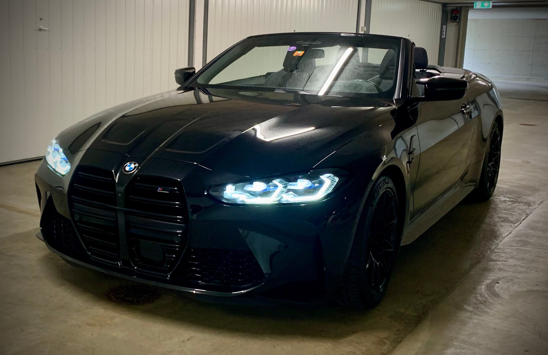 BMW M4 Cabrio Competition M xDrive-image-1