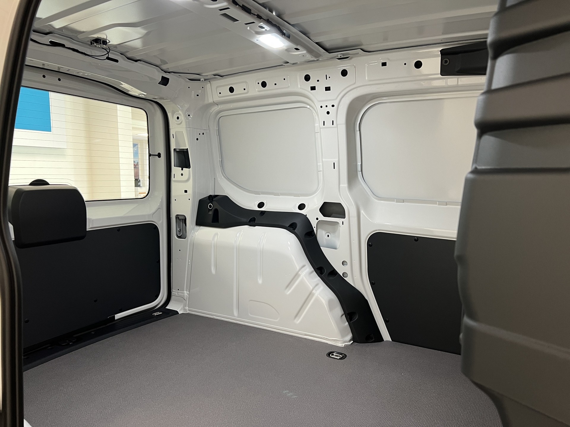 VW Caddy Cargo 1.5 TSI Entry-image-10