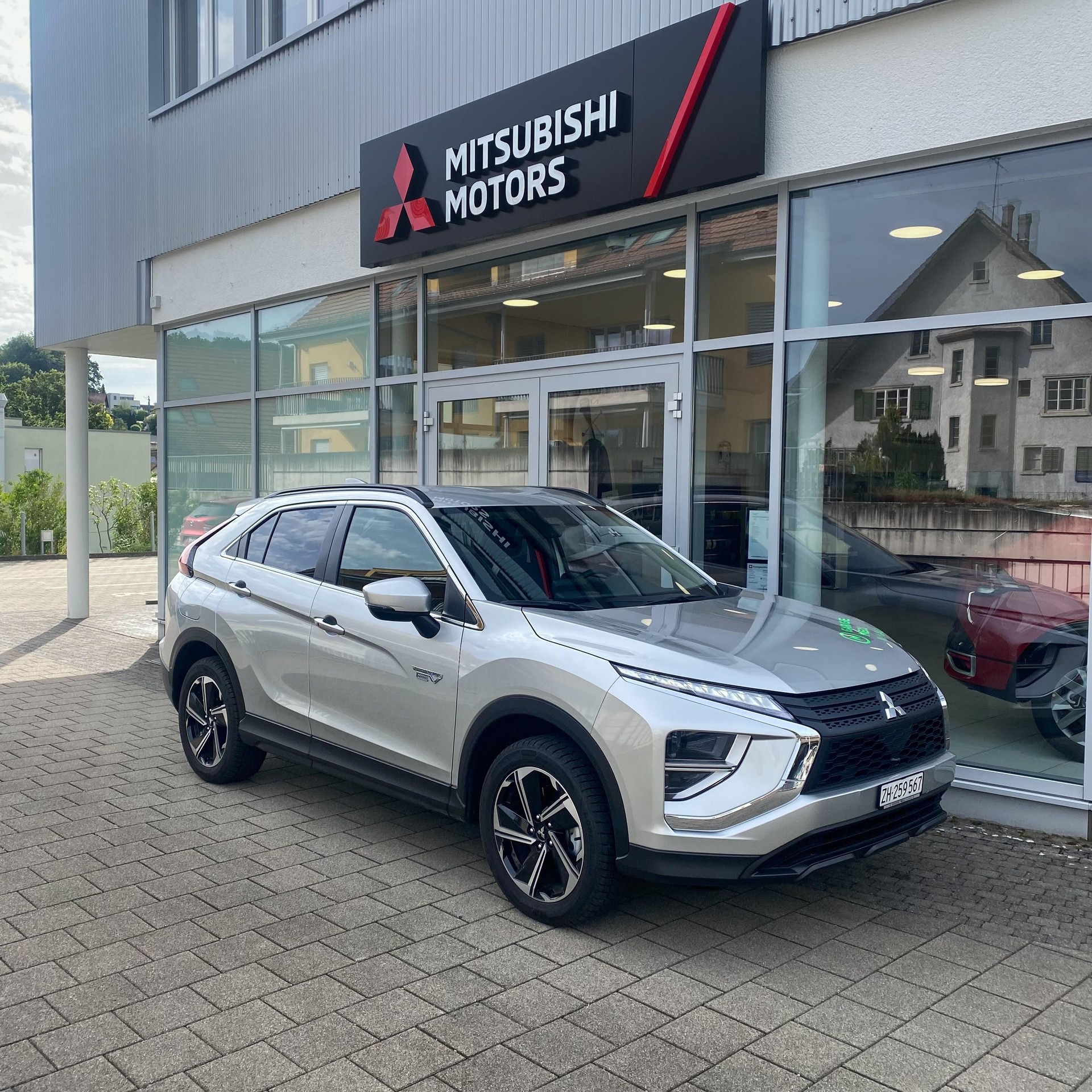 MITSUBISHI Eclipse Cross 2.4 PHEV Inform 4x4-image-0