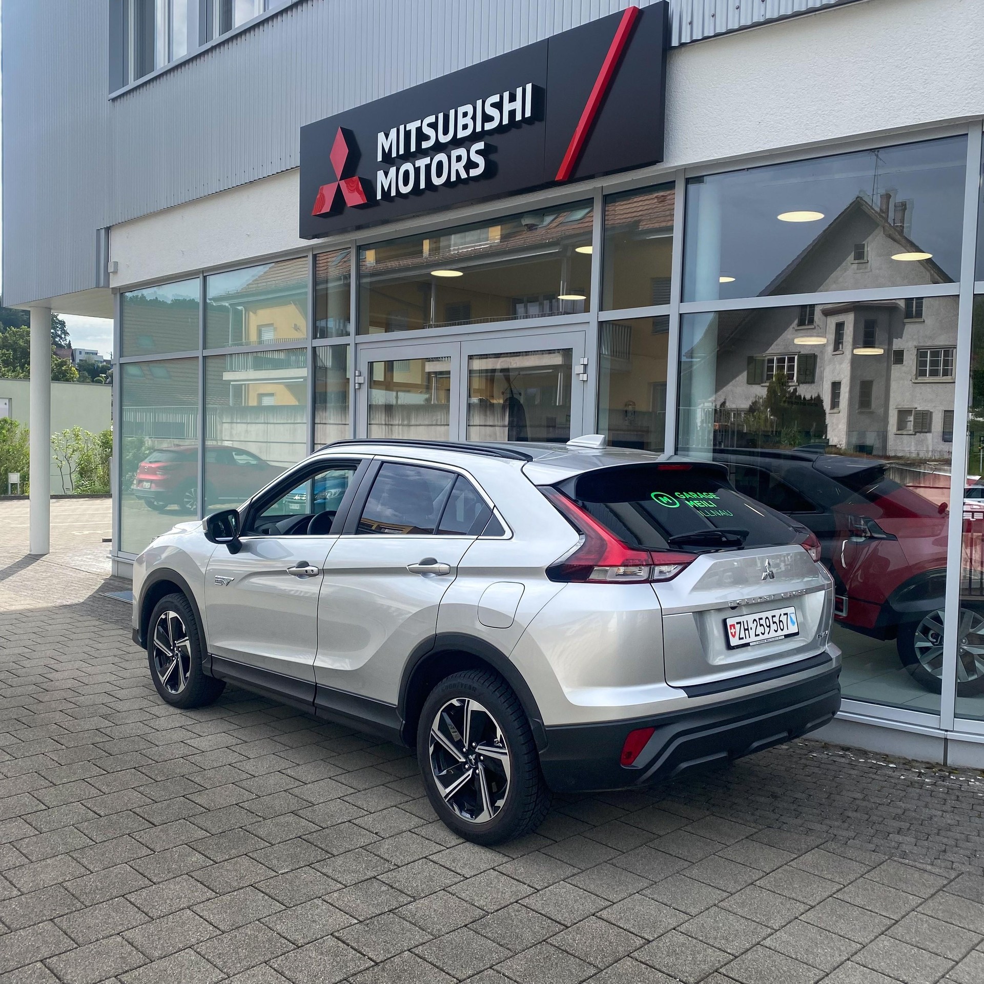 MITSUBISHI Eclipse Cross 2.4 PHEV Inform 4x4-image-1