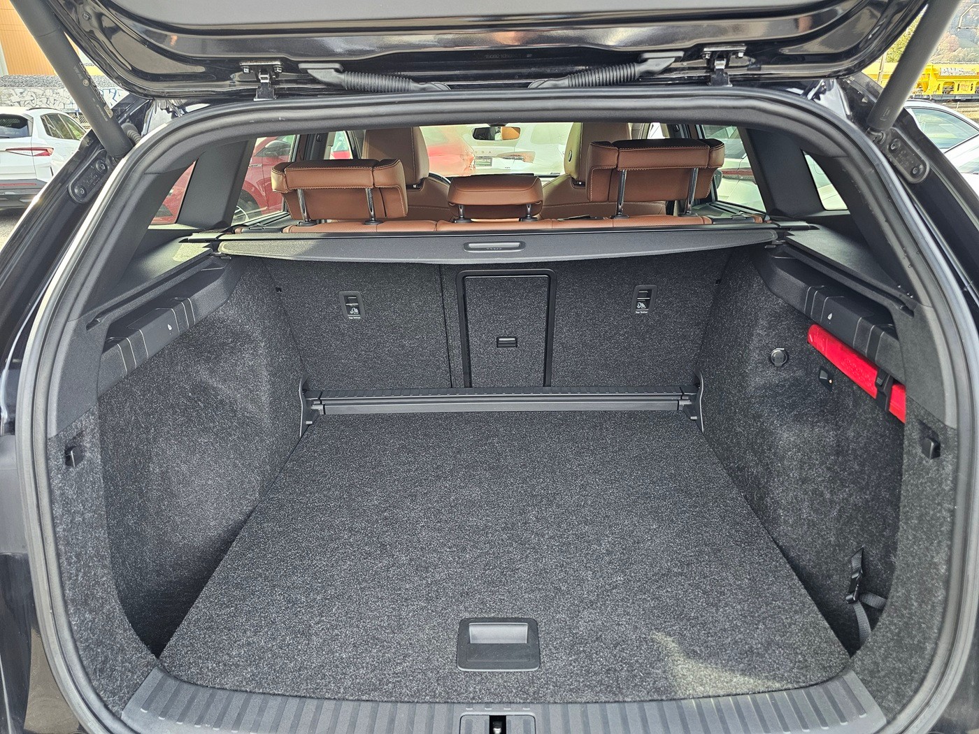 SKODA Enyaq iV 80x Founders Edition-image-5
