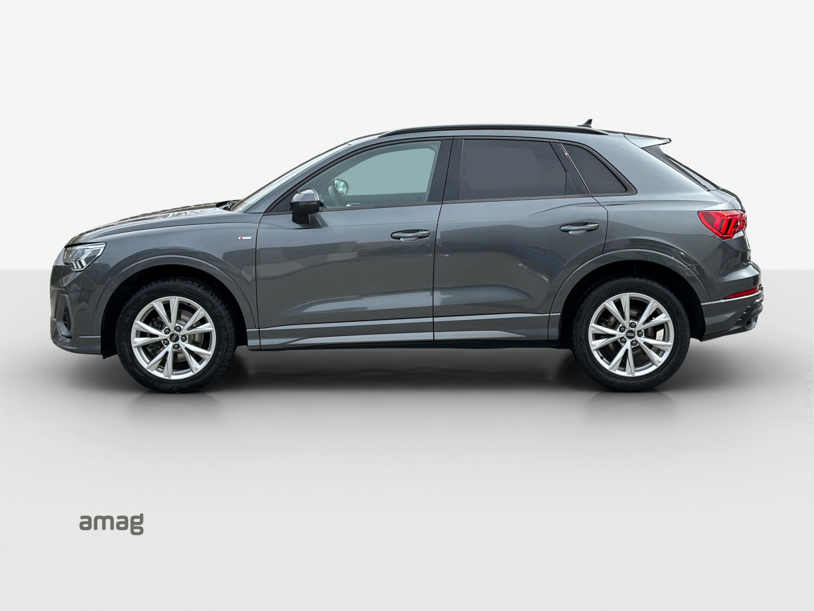 AUDI Q3 35 TDI S line Attraction quattro S-tronic-image-1