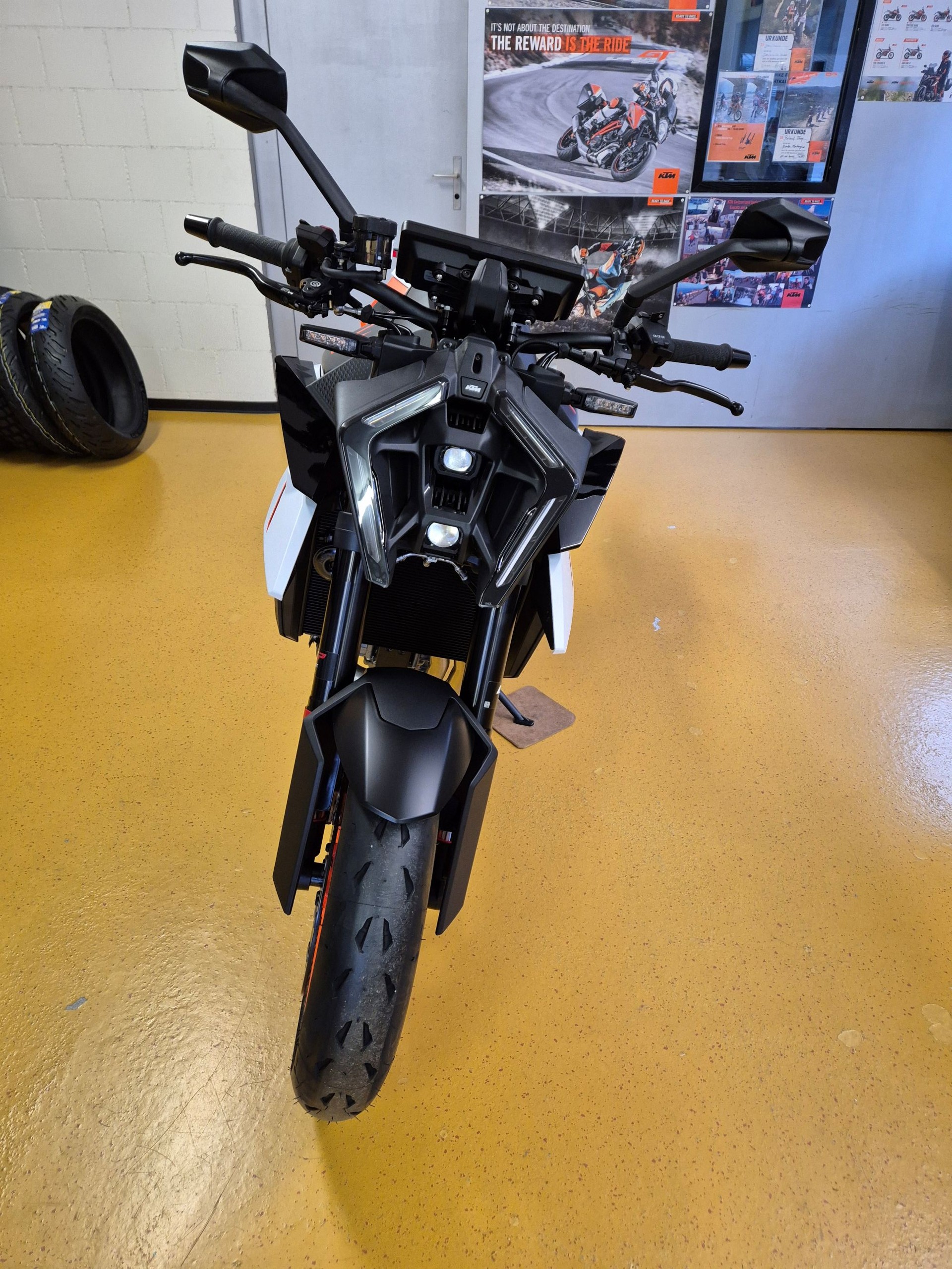 KTM 990 Duke R-image-1