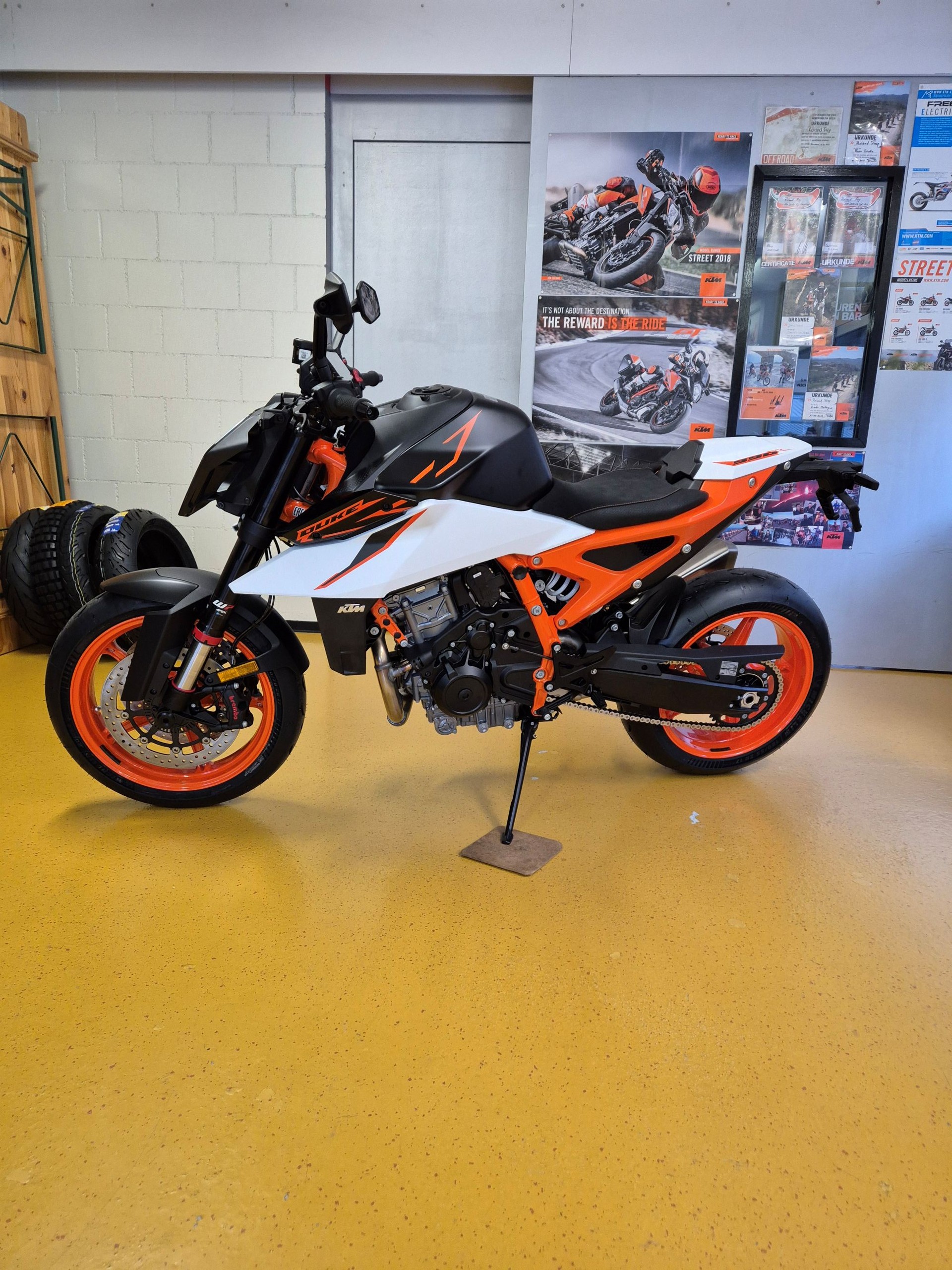 KTM 990 Duke R-image-3