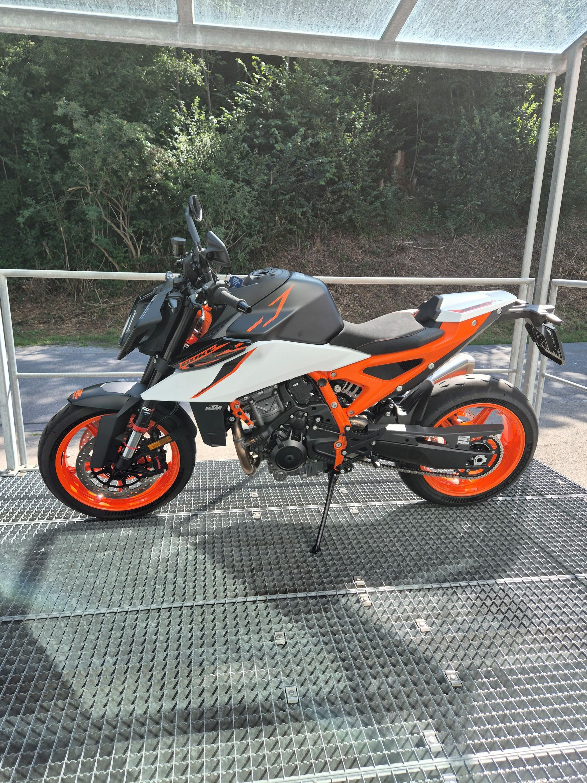 KTM 990 Duke R-image-1