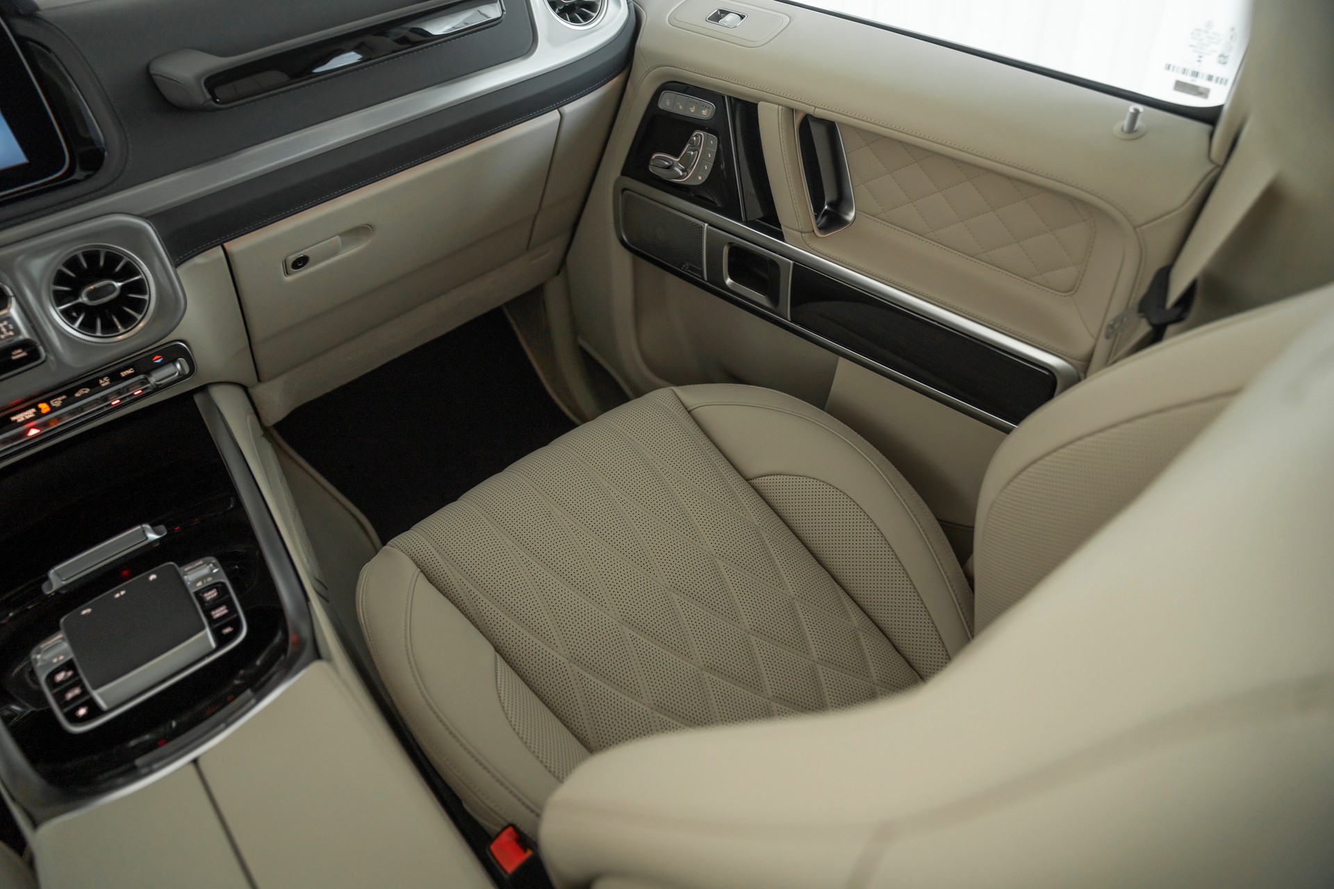 MERCEDES-BENZ G 450d 9G-Tronic-image-12