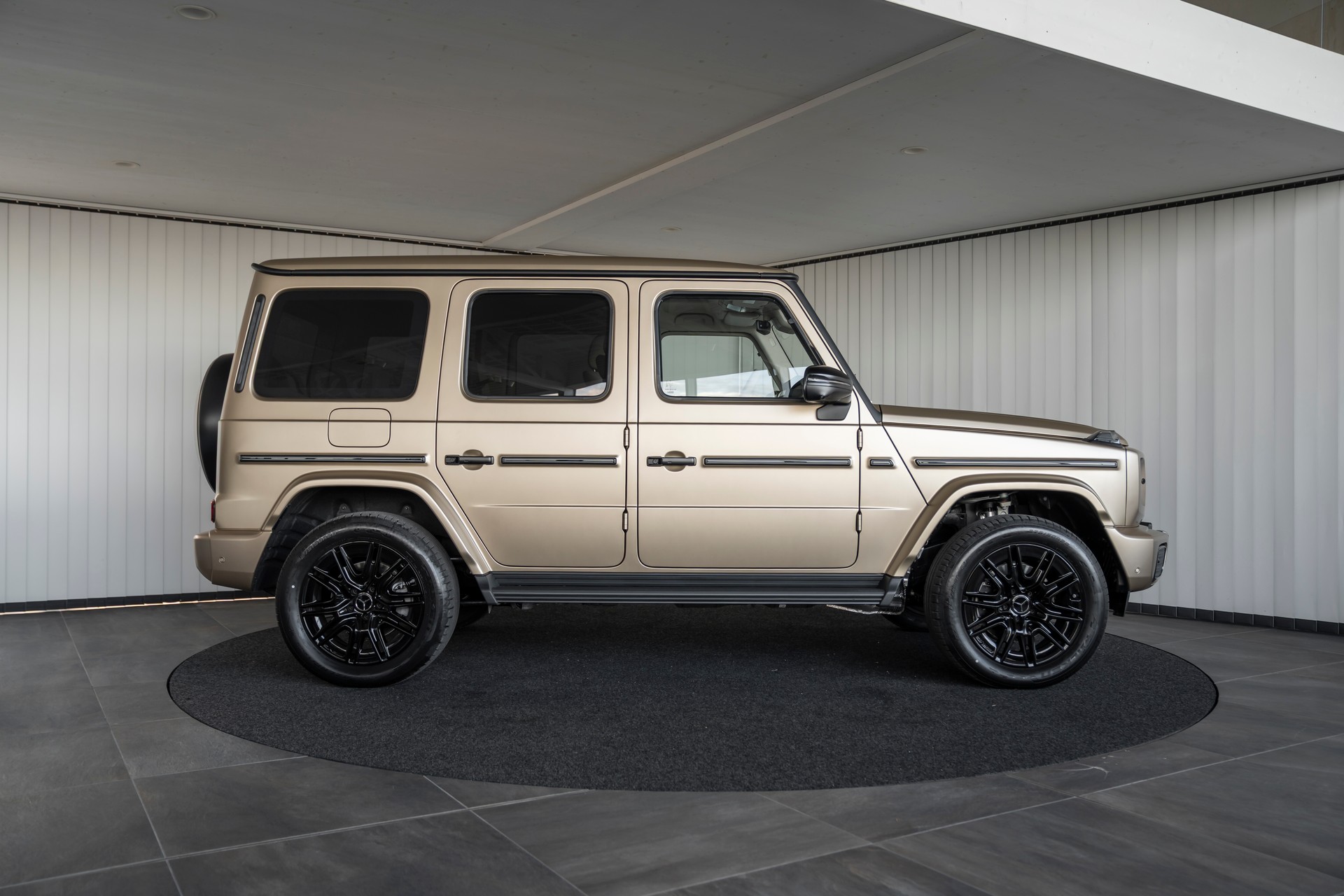 MERCEDES-BENZ G 450d 9G-Tronic-showroom-element-3