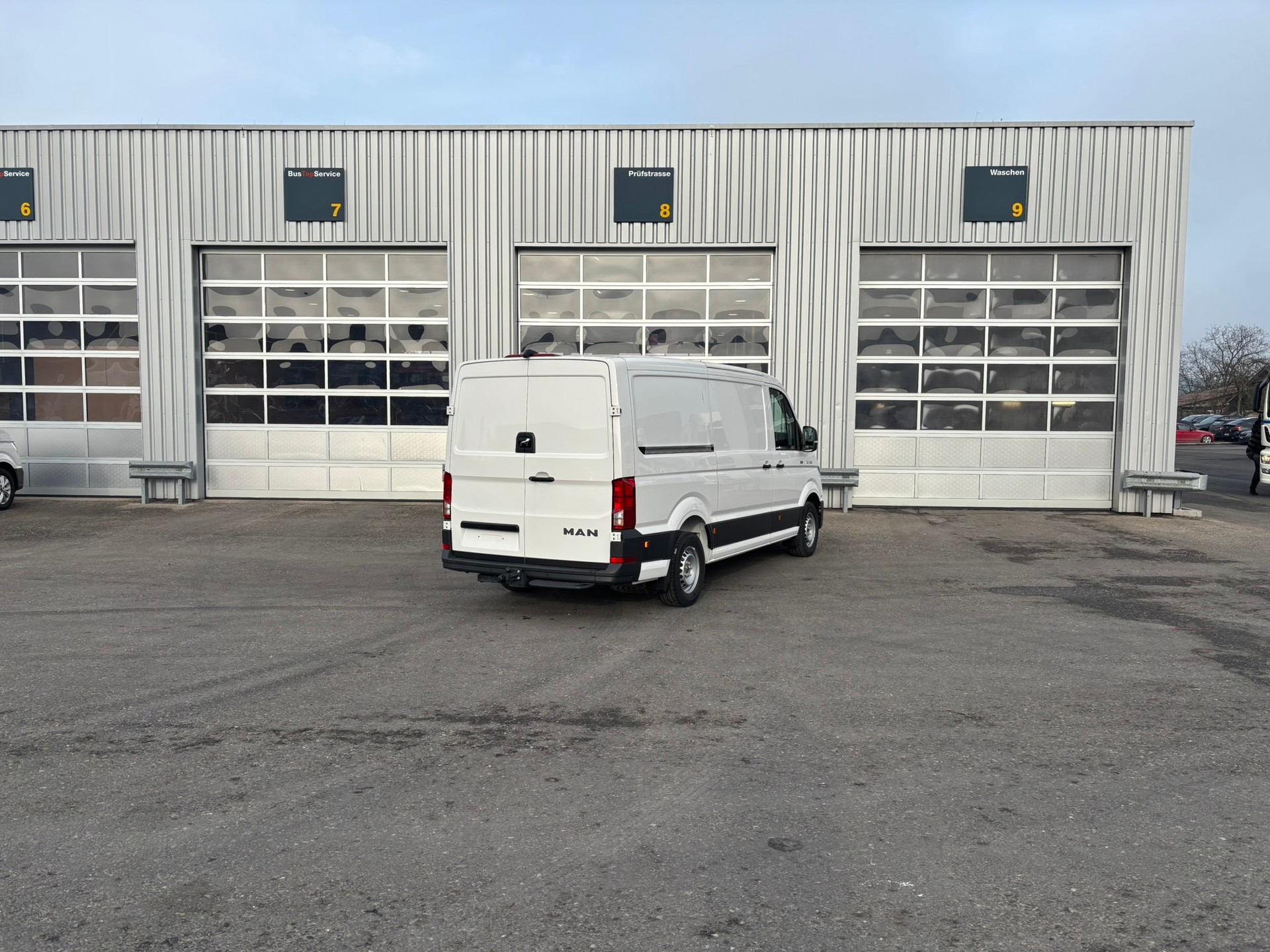 MAN TGE 3.180 Standard 4x4 A-image-4