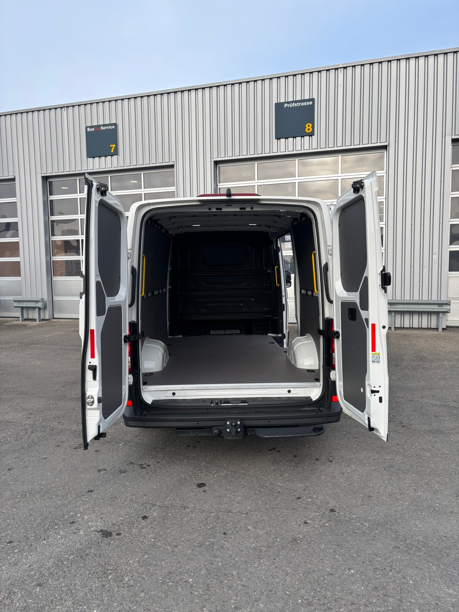 MAN TGE 3.180 Standard 4x4 A-image-7