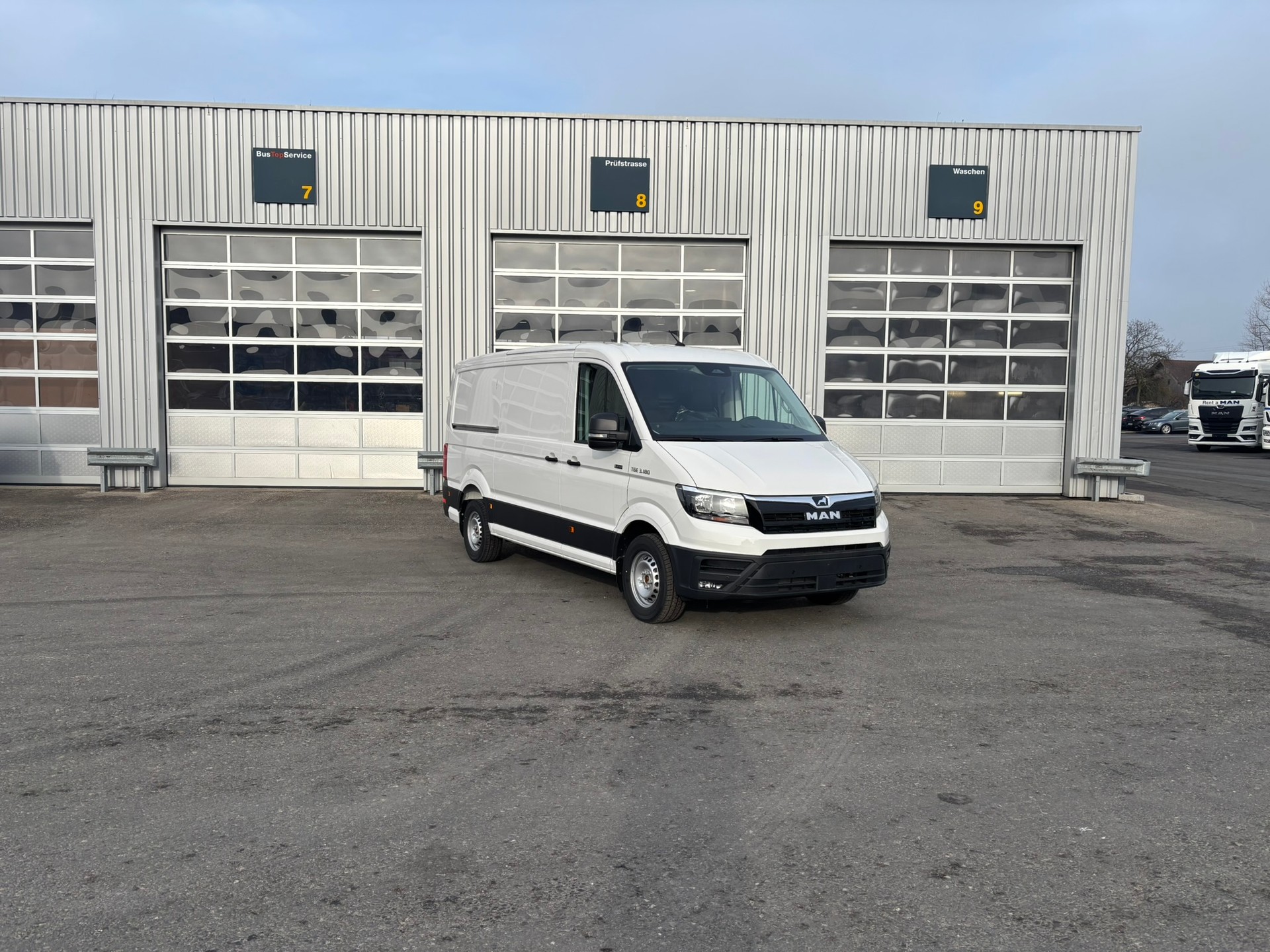 MAN TGE 3.180 Standard 4x4 A-image-1