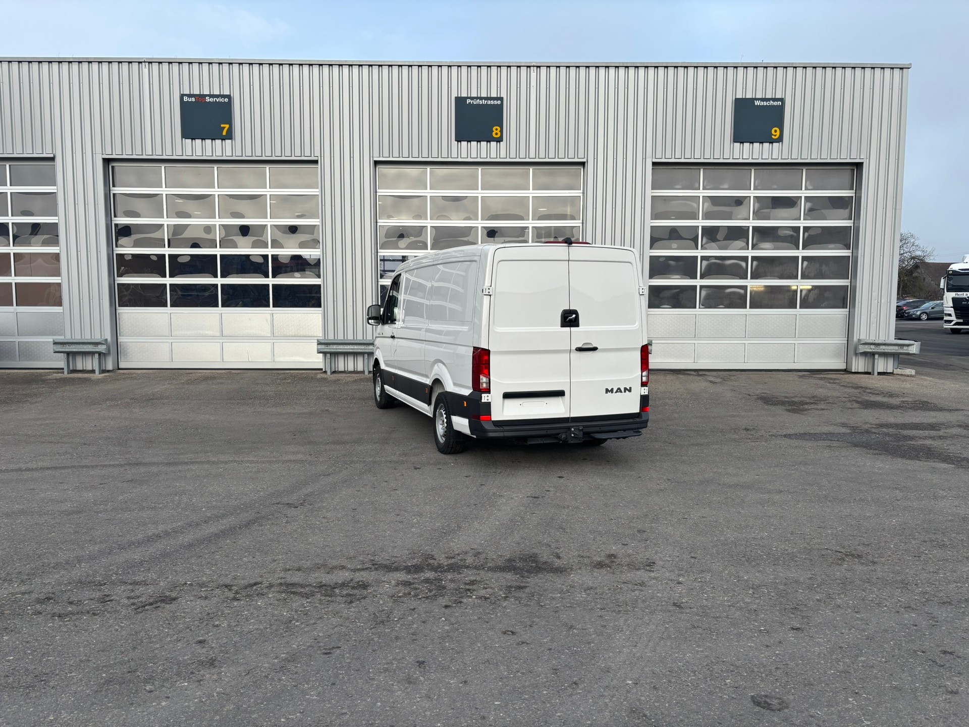 MAN TGE 3.180 Standard 4x4 A-image-5