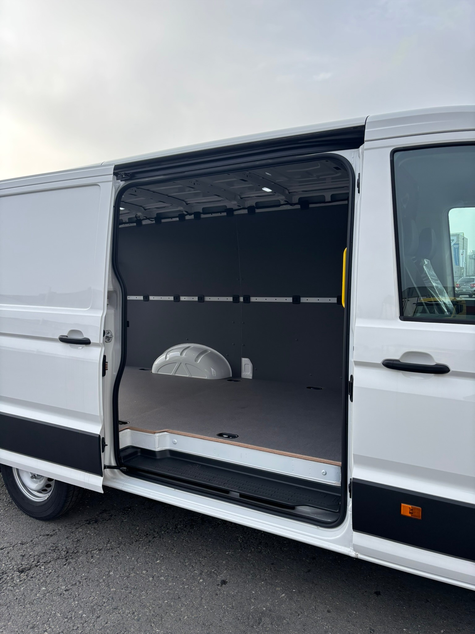 MAN TGE 3.180 Standard 4x4 A-image-6