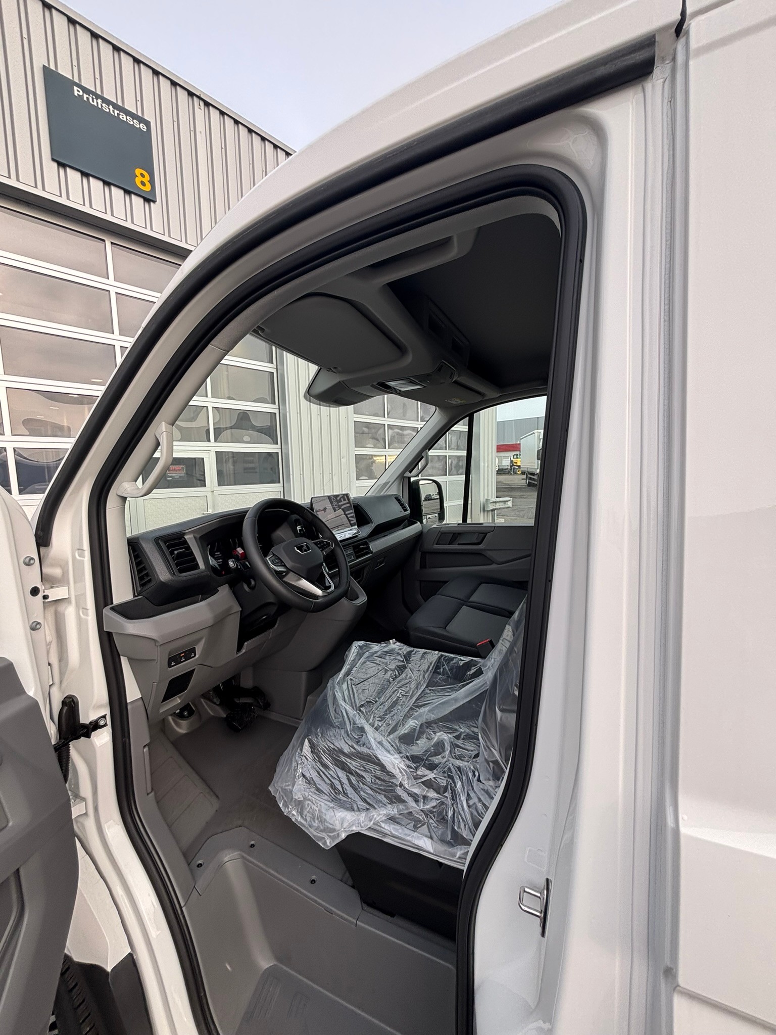 MAN TGE 3.180 Standard 4x4 A-image-8