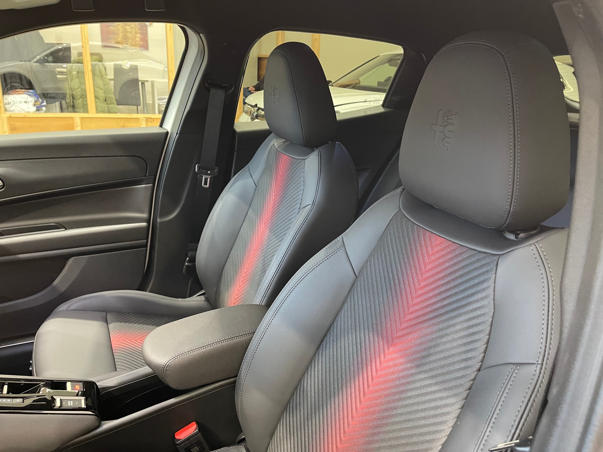 ALFA ROMEO Junior 1.2 48V Hybrid Q4-image-8