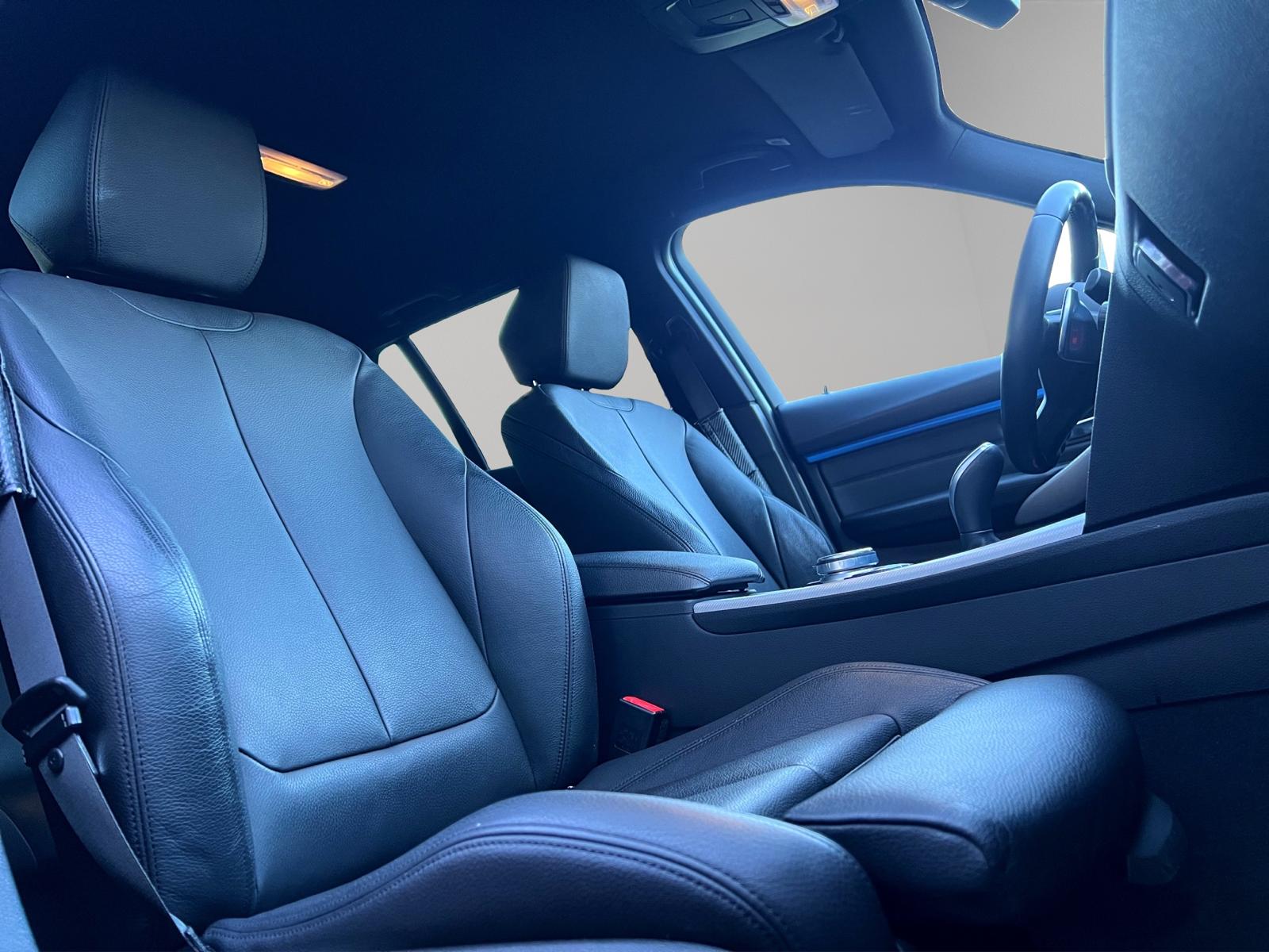 BMW 320d xDrive Touring Edition M Sport Steptronic-image-12