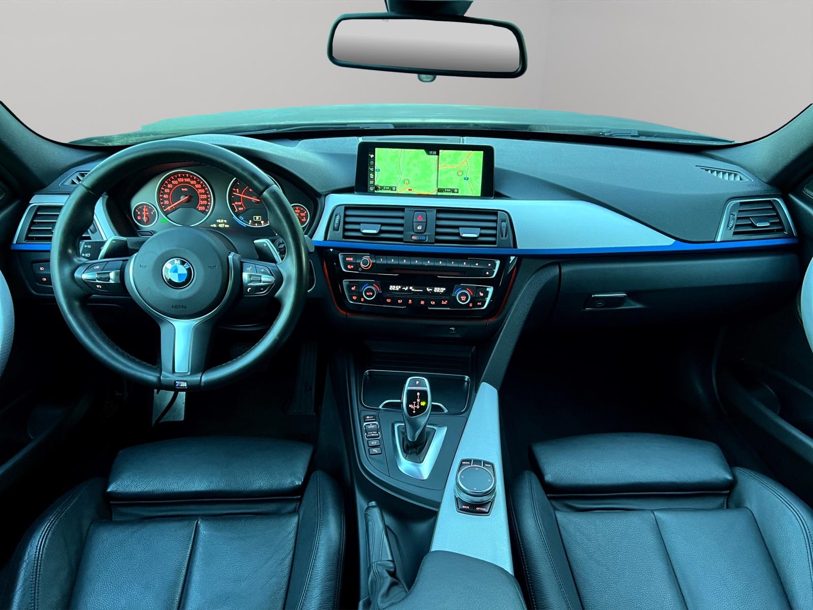 BMW 320d xDrive Touring Edition M Sport Steptronic-image-13