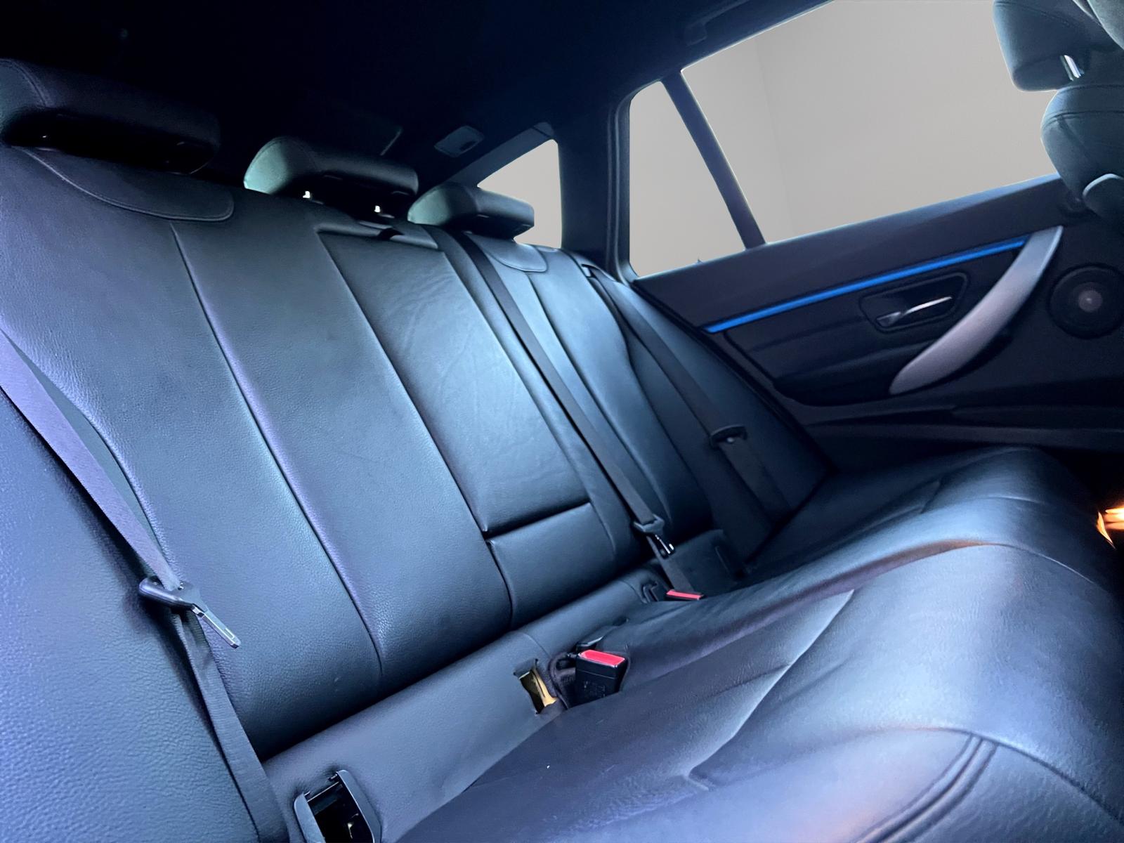 BMW 320d xDrive Touring Edition M Sport Steptronic-image-21