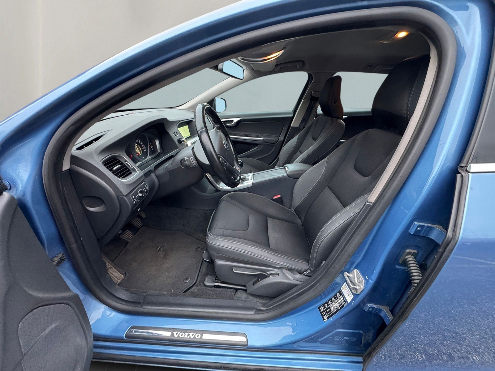VOLVO V60 D3 Summum-image-14