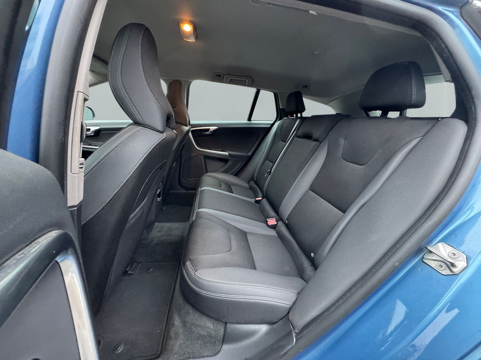VOLVO V60 D3 Summum-image-6