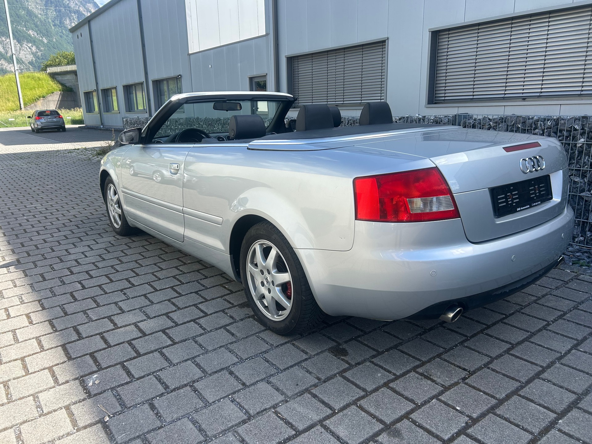 AUDI A4 Cabriolet 1.8 Turbo-image-6