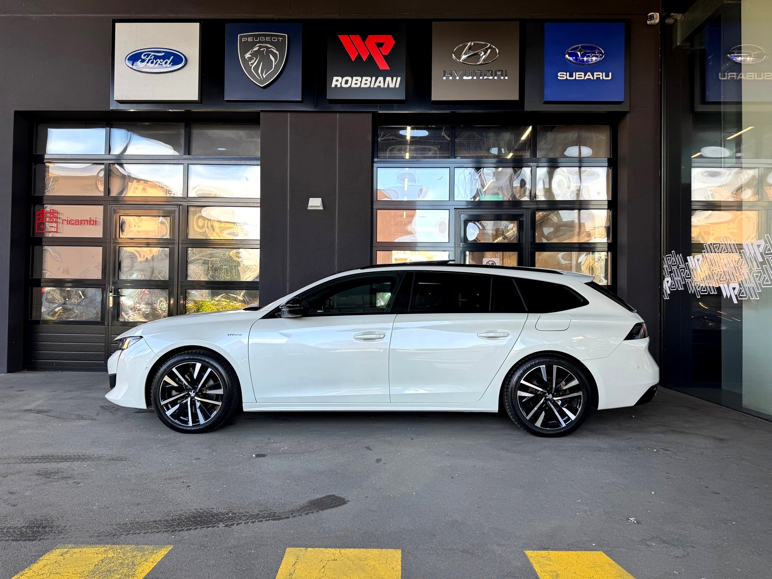 PEUGEOT 508 SW 1.6 PHEV GT EAT8-image-1