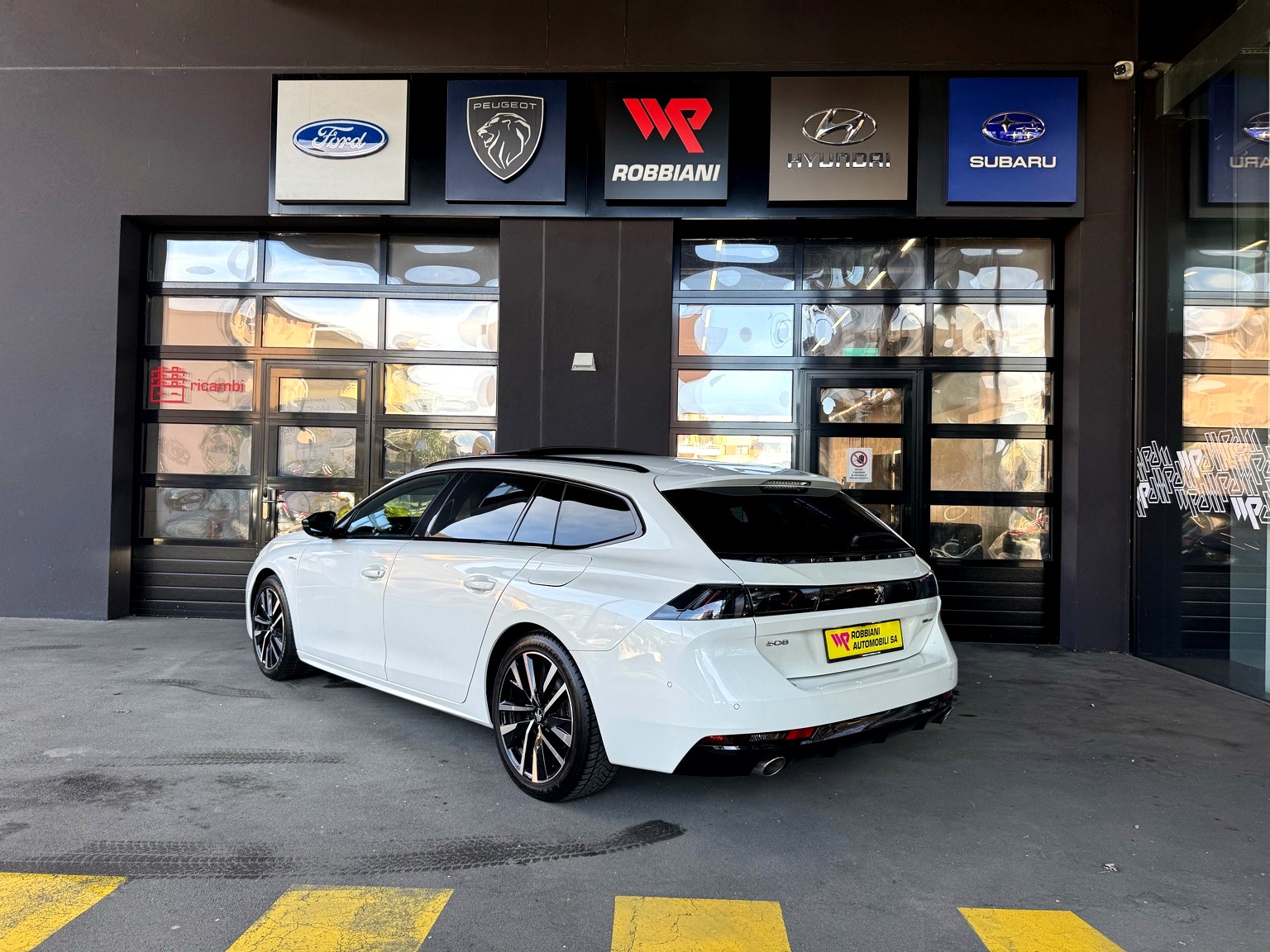 PEUGEOT 508 SW 1.6 PHEV GT EAT8-image-2