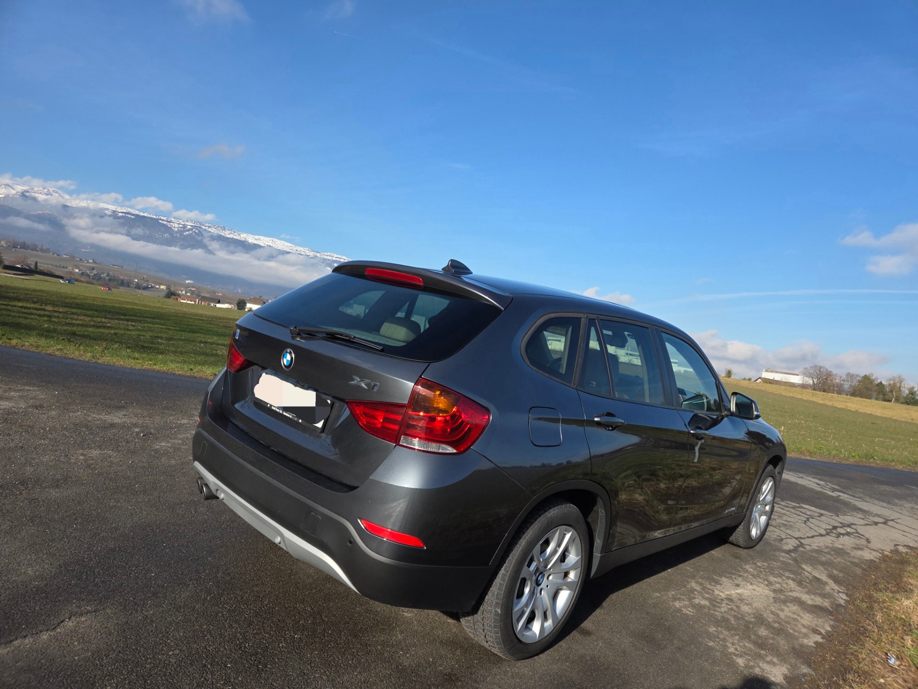 BMW X1 xDrive 20i Steptronic-image-5