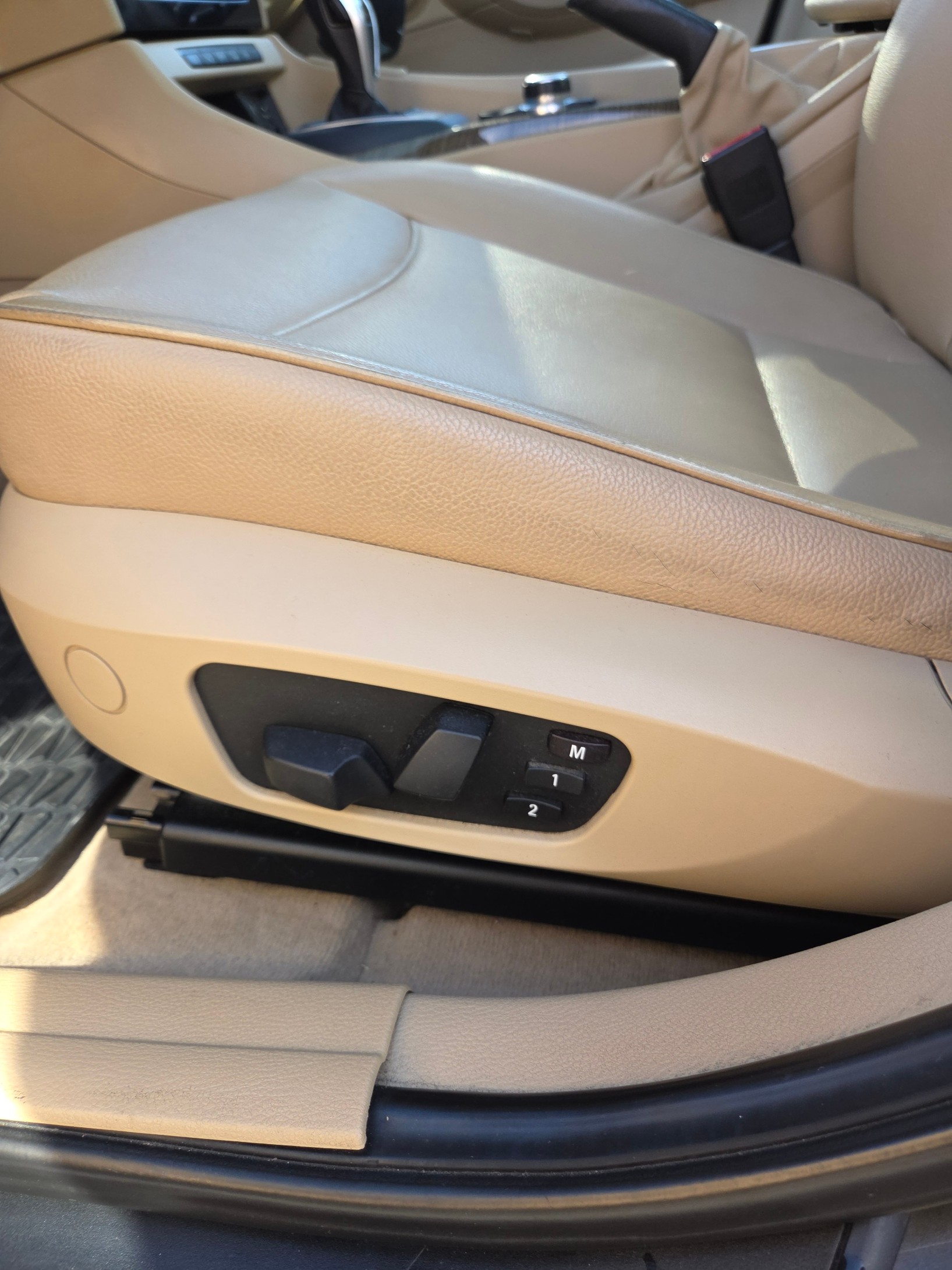 BMW X1 xDrive 20i Steptronic-image-12