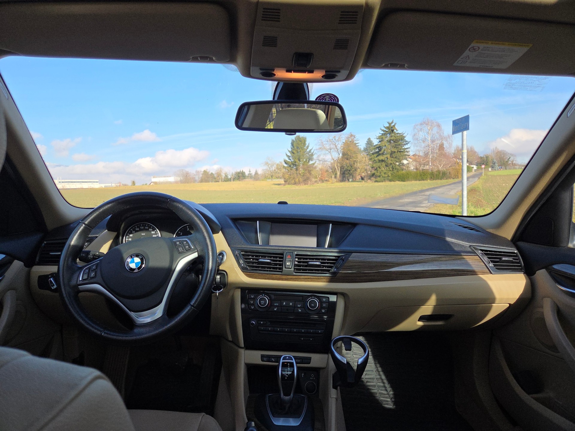 BMW X1 xDrive 20i Steptronic-image-11