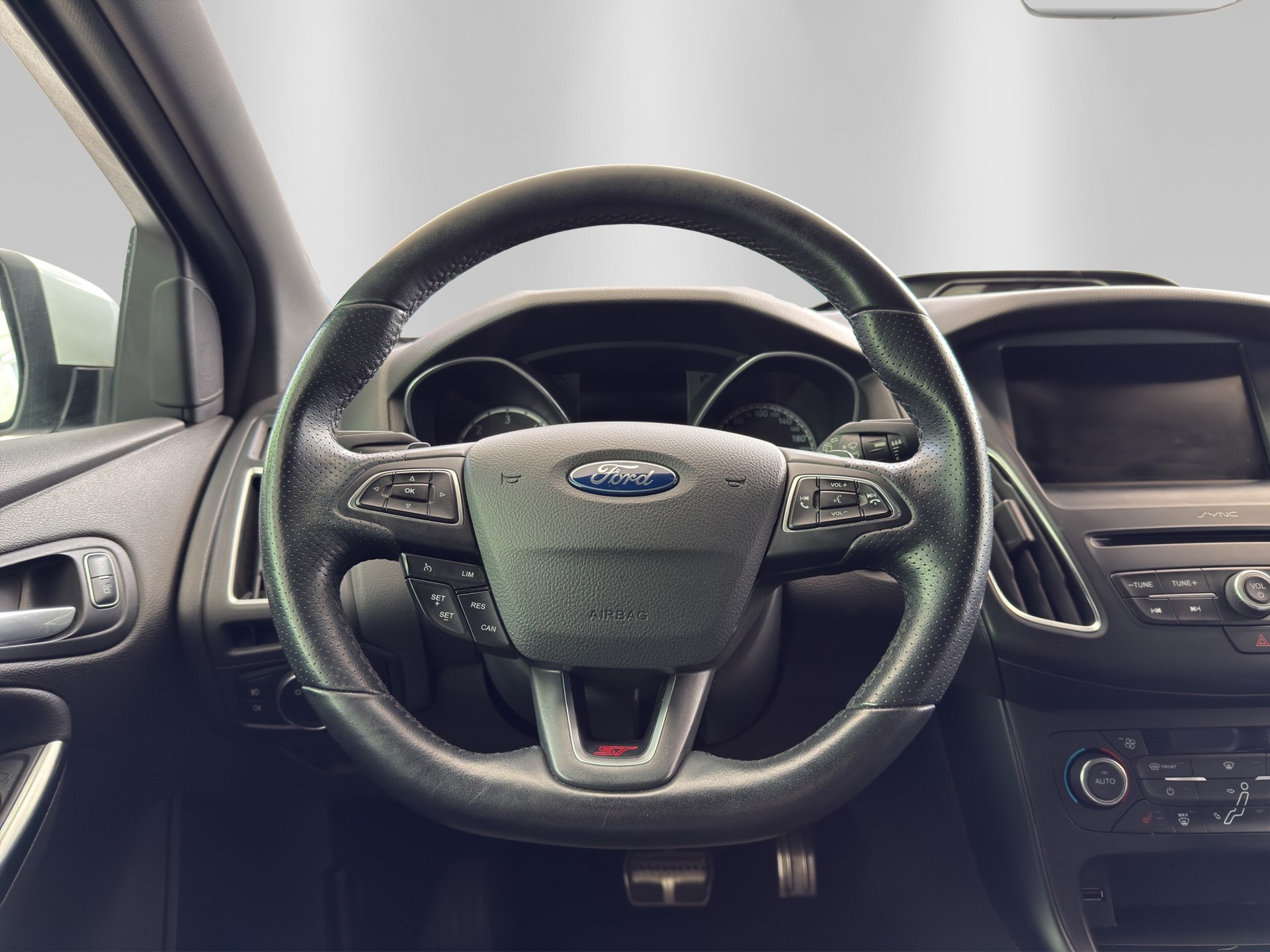 FORD Focus 2.0 TDCi ST3 Powershift-image-9