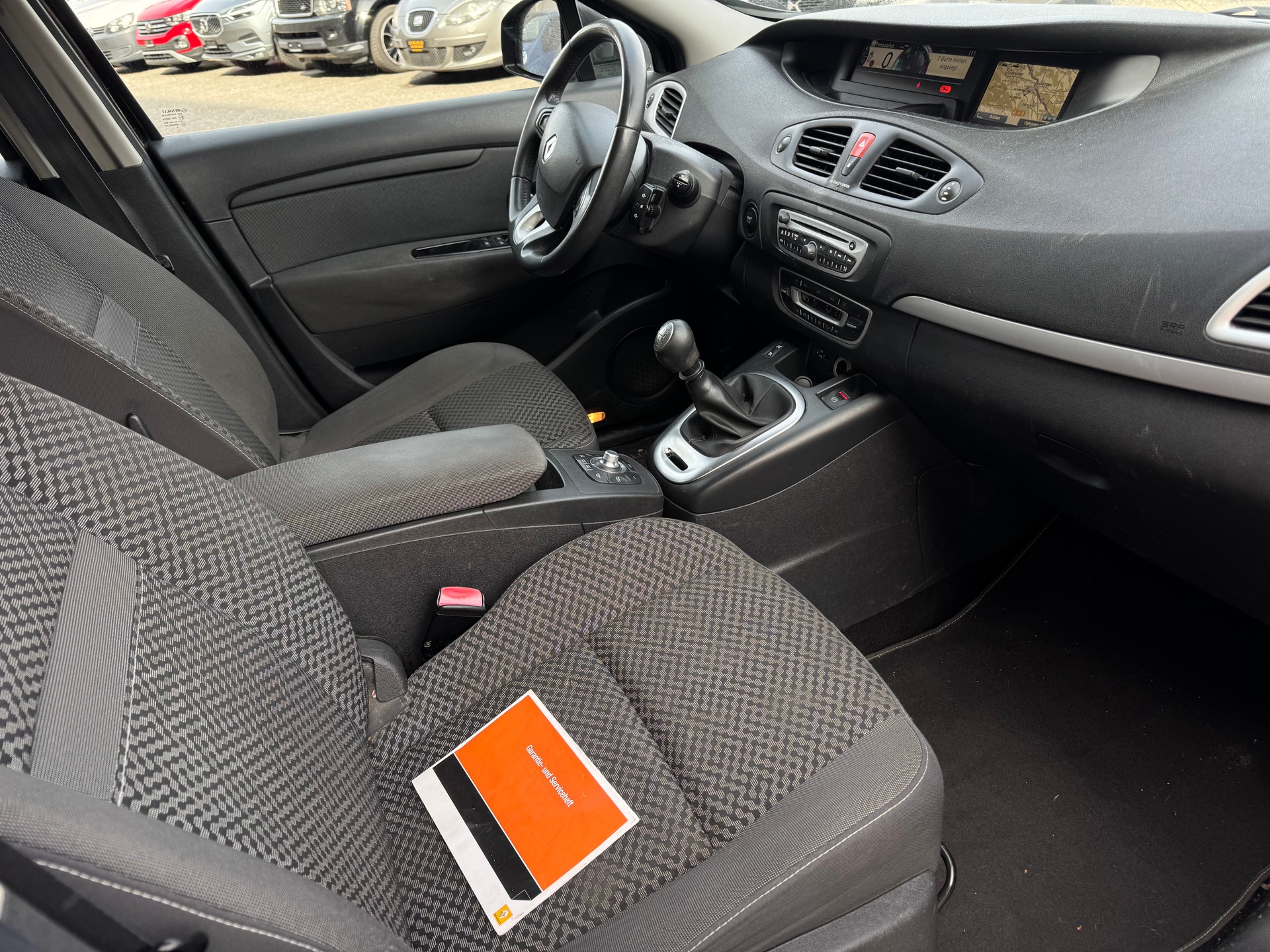 RENAULT Grand Scénic 1.9 dCi Dynamique-image-9
