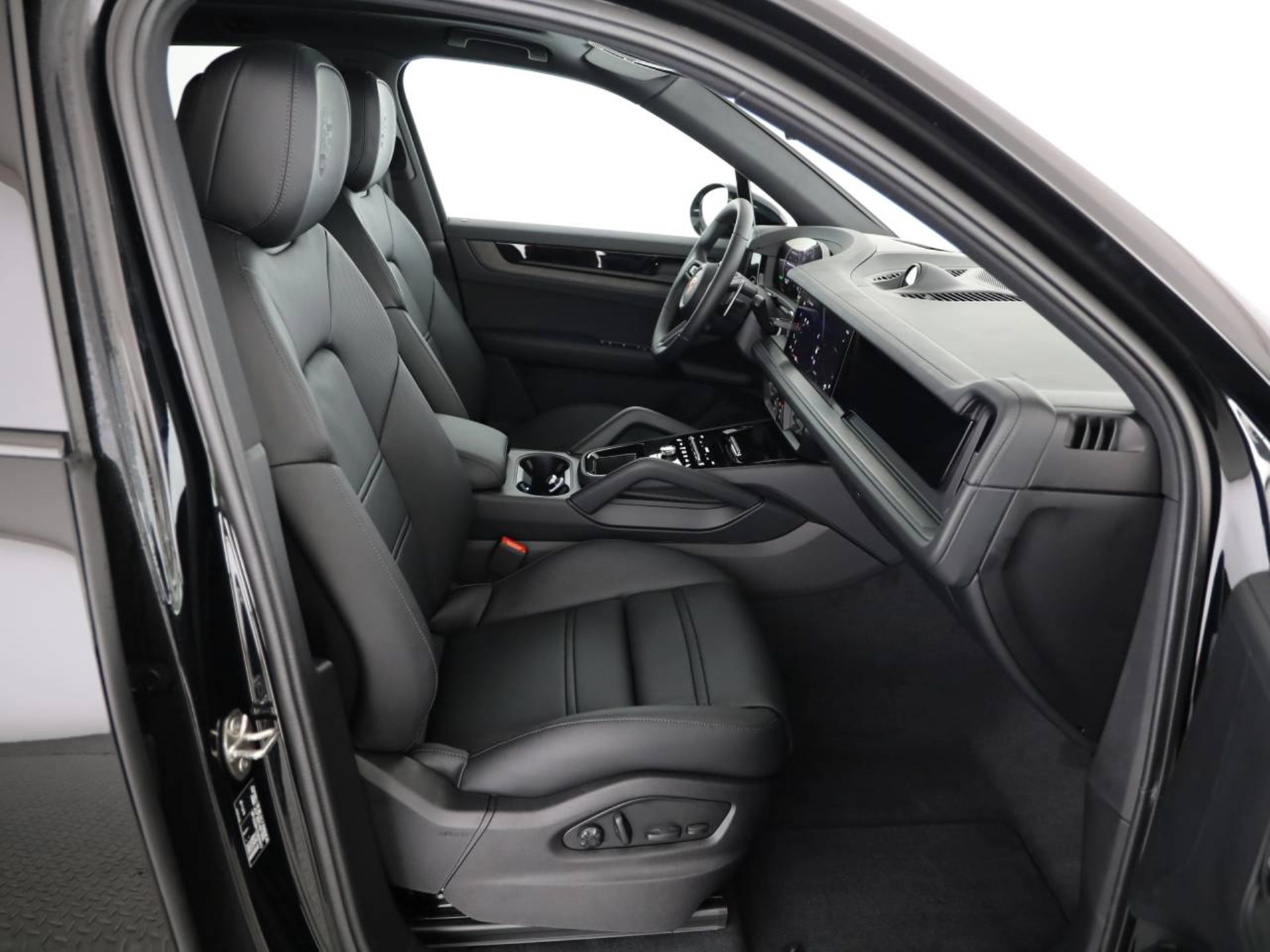 PORSCHE Cayenne S E-Hybrid Black Edition-image-15