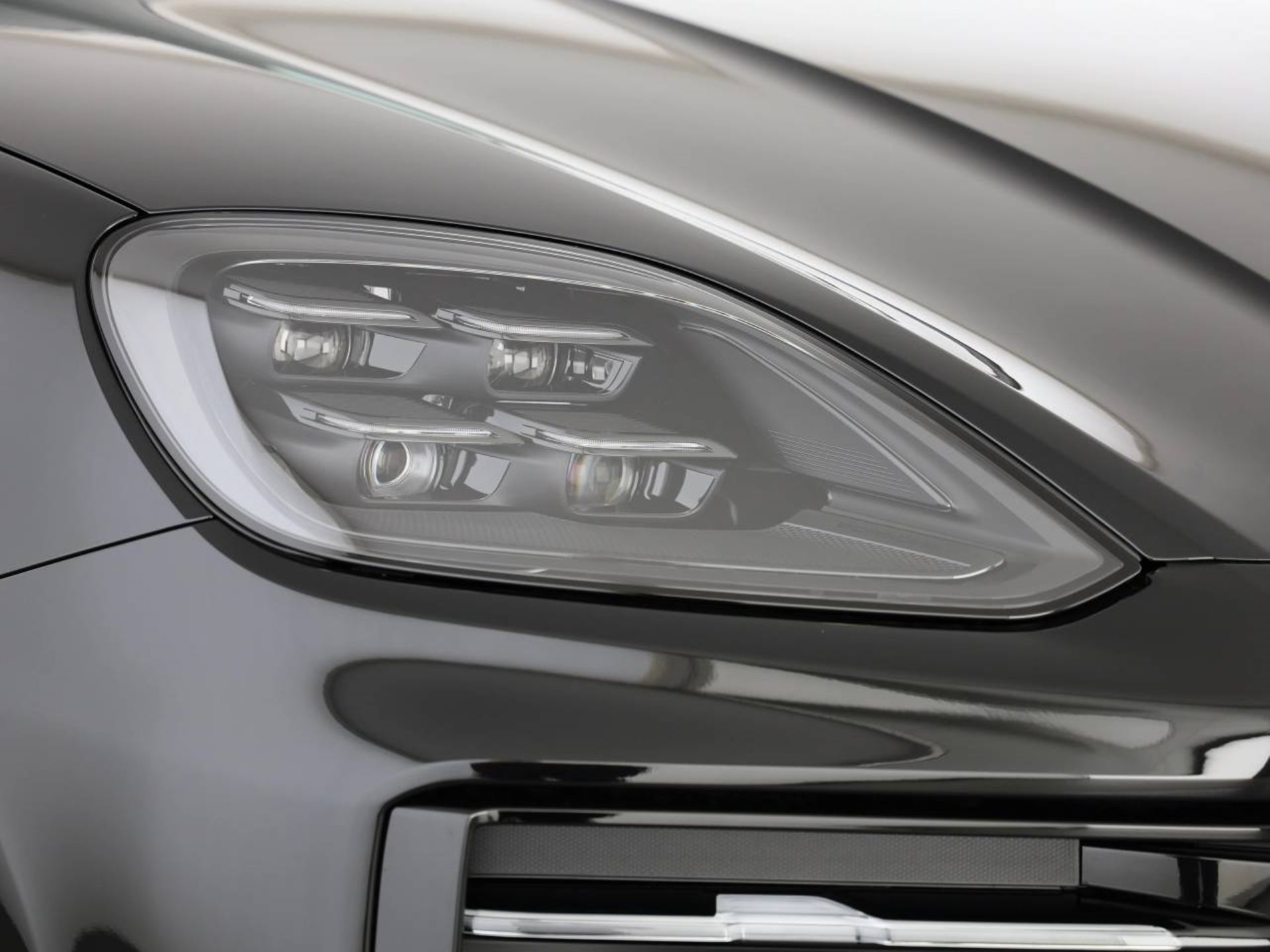 PORSCHE Cayenne S E-Hybrid Black Edition-image-8