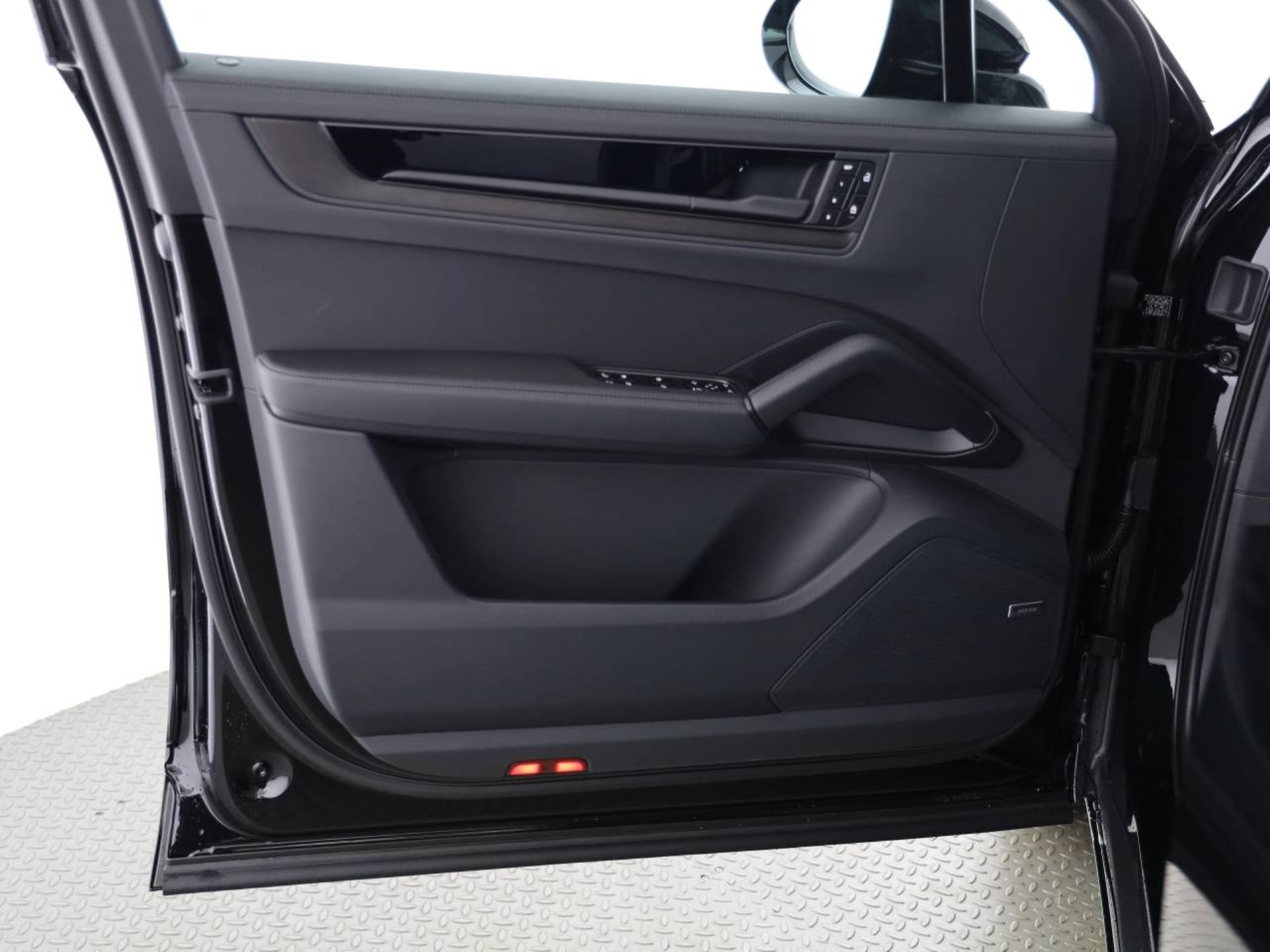 PORSCHE Cayenne S E-Hybrid Black Edition-image-17