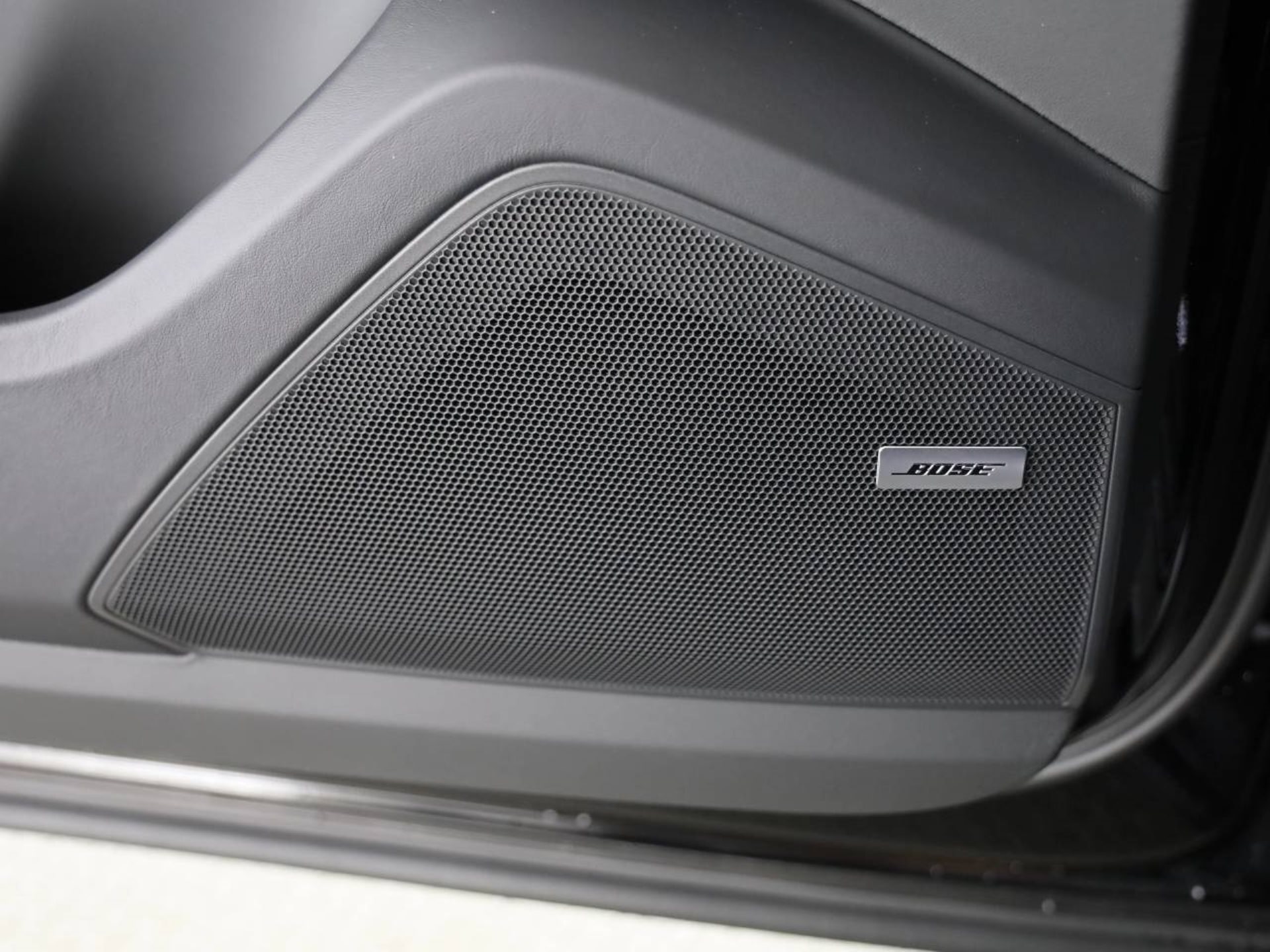 PORSCHE Cayenne S E-Hybrid Black Edition-image-18