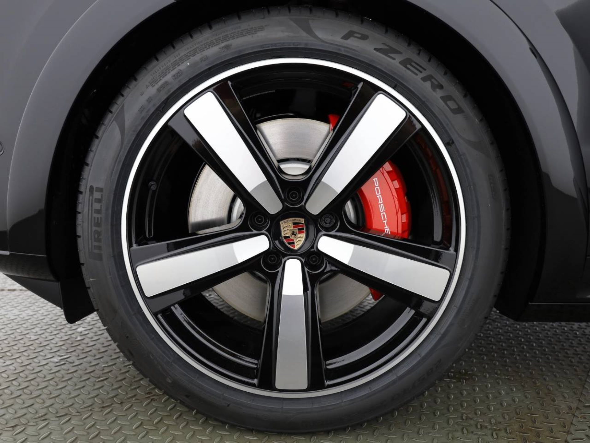 PORSCHE Cayenne S E-Hybrid Black Edition-image-5