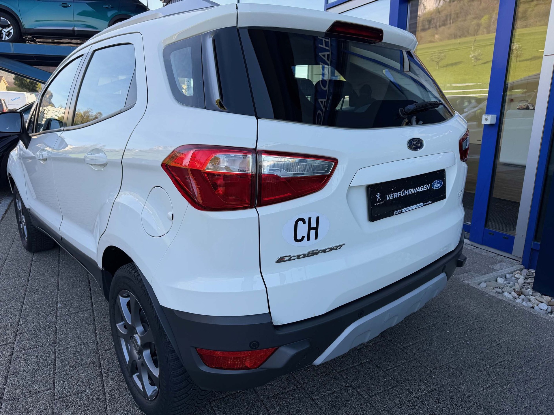 FORD EcoSport 1.5 Titanium, ab Service und MFK vom FORD-Spezialisten-showroom-element-3