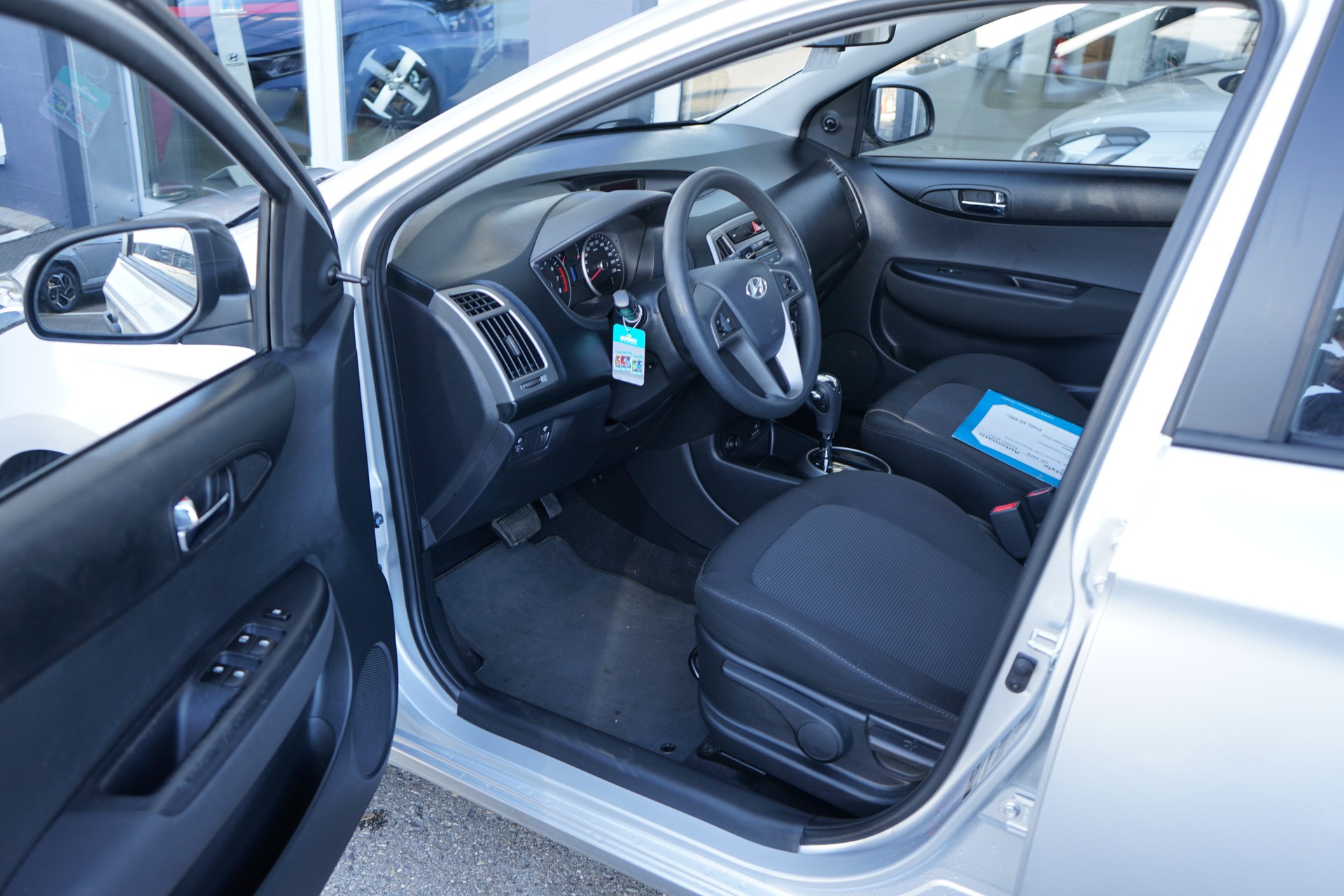 HYUNDAI i20 1.4 Style Automatic-image-7