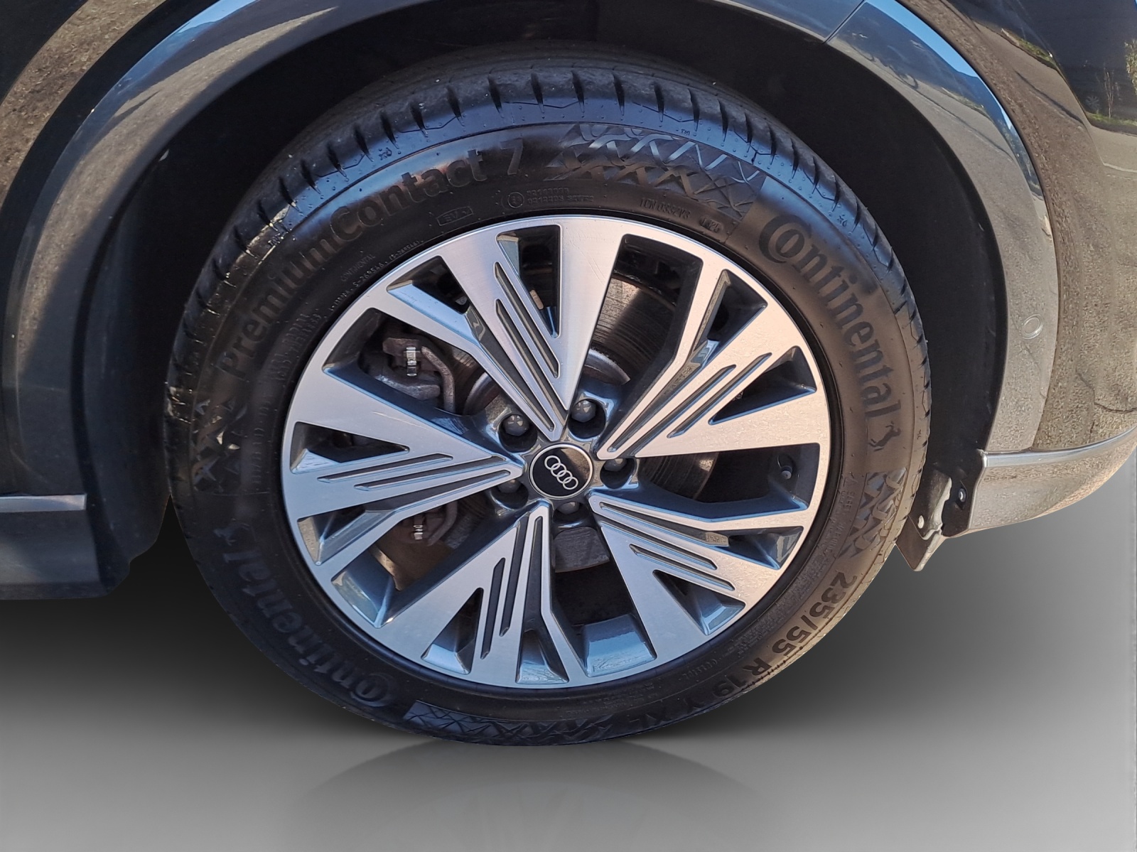 AUDI Q4 e-tron 50 quattro-image-13