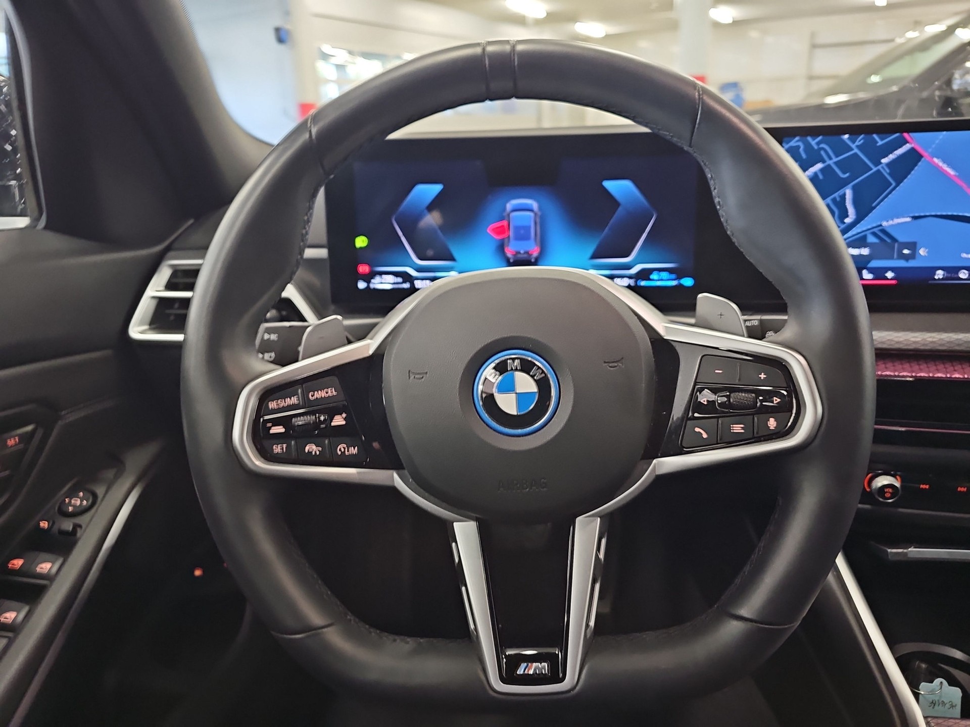 BMW 330e x DriveTouring Steptronic M Sport-image-11
