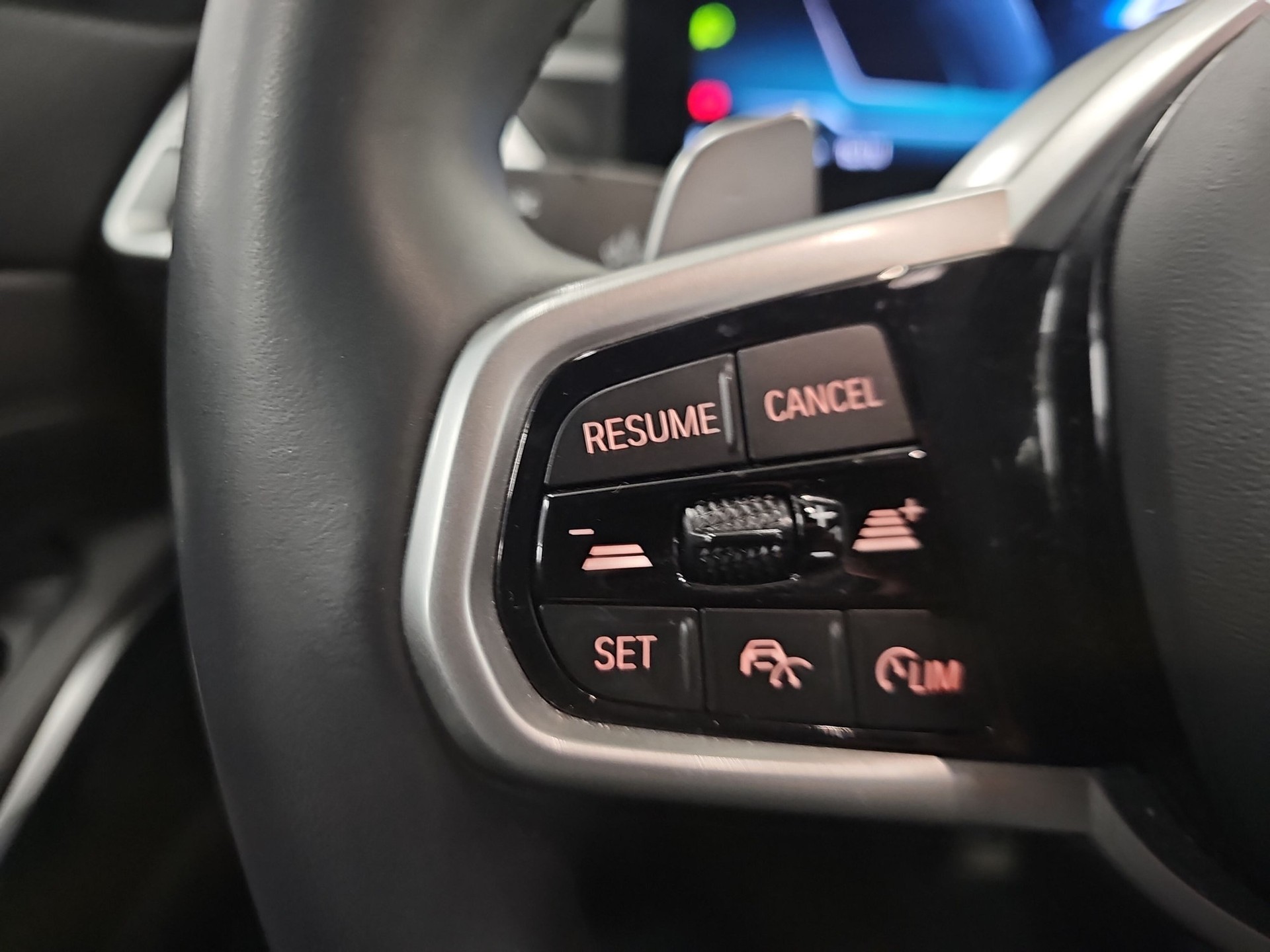 BMW 330e x DriveTouring Steptronic M Sport-image-14