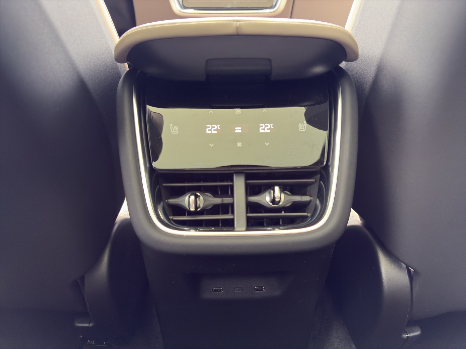 VOLVO EX90 Twin 106 kWh Ultra AWD-image-13