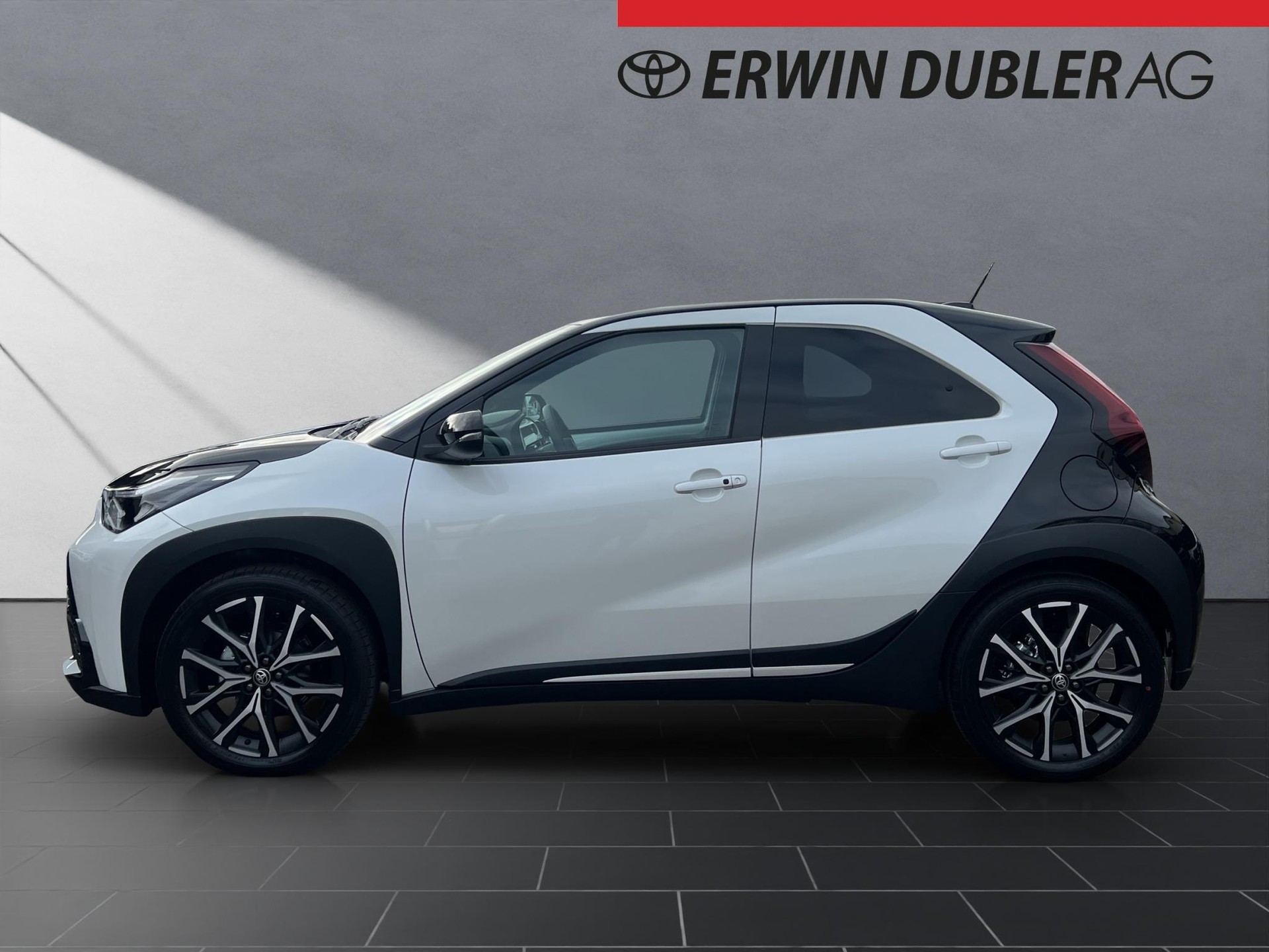TOYOTA Aygo X 1.5 VVT-i HSD GR Sport-image-1