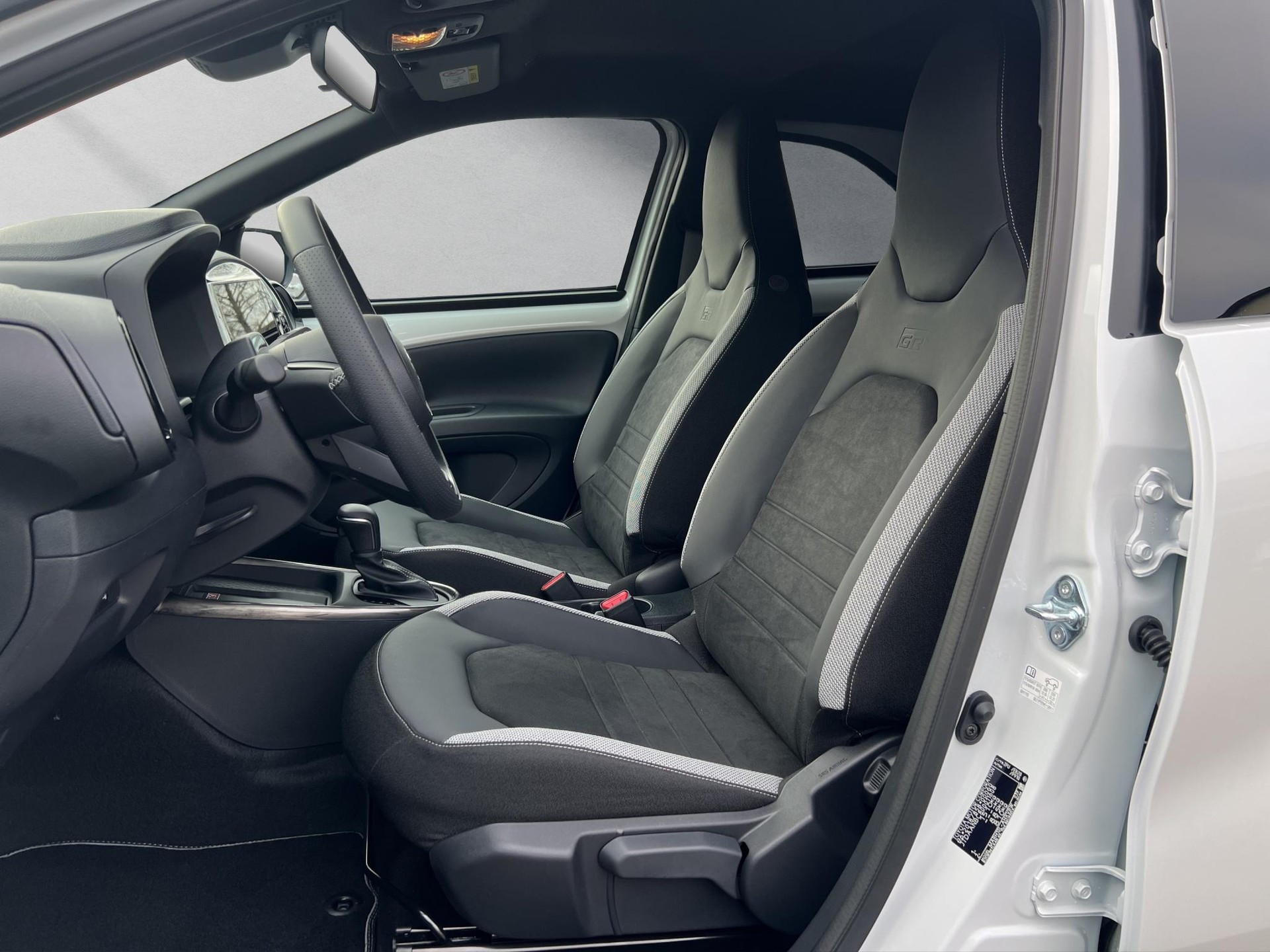 TOYOTA Aygo X 1.5 VVT-i HSD GR Sport-image-7
