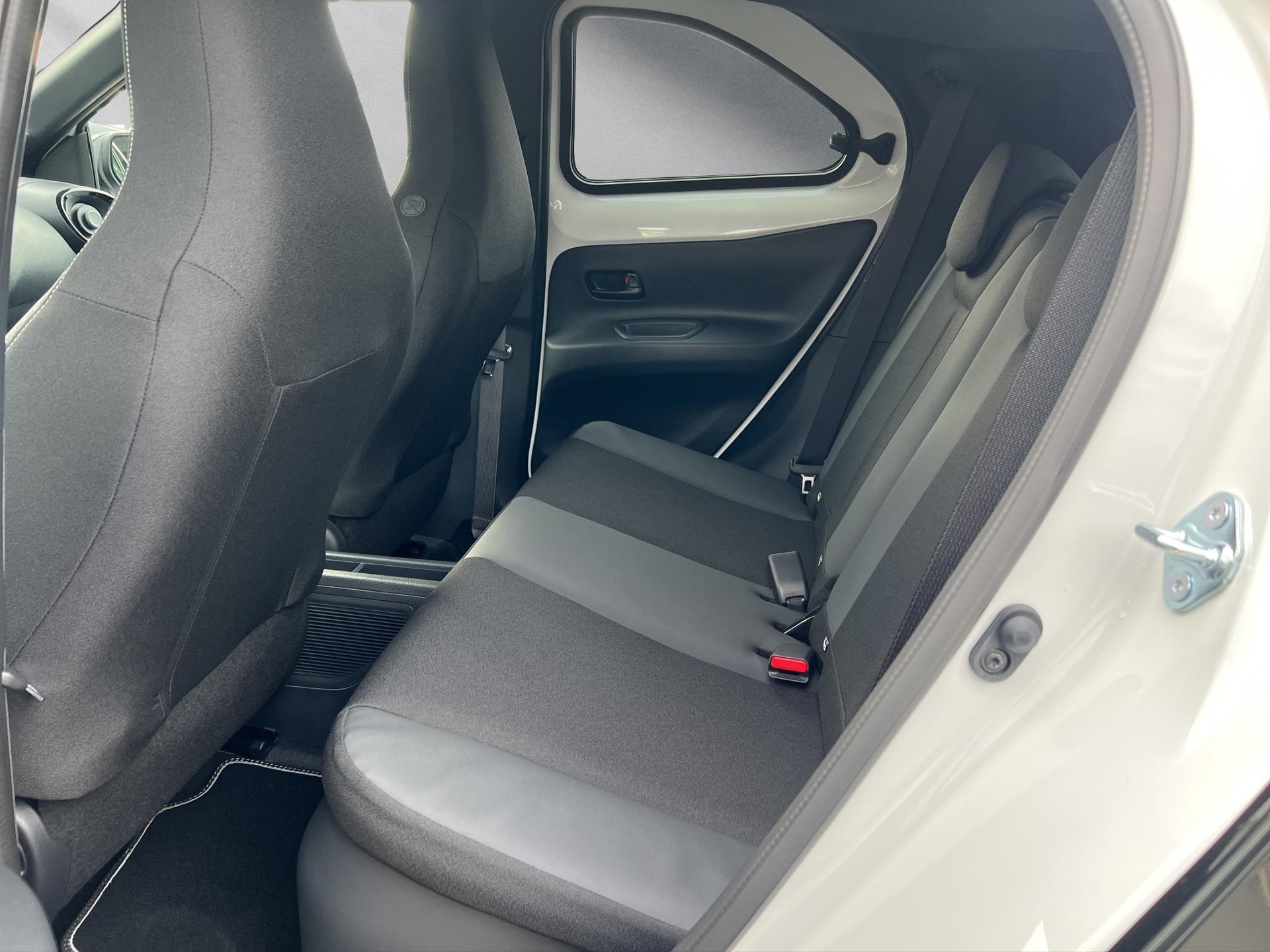 TOYOTA Aygo X 1.5 VVT-i HSD GR Sport-image-8