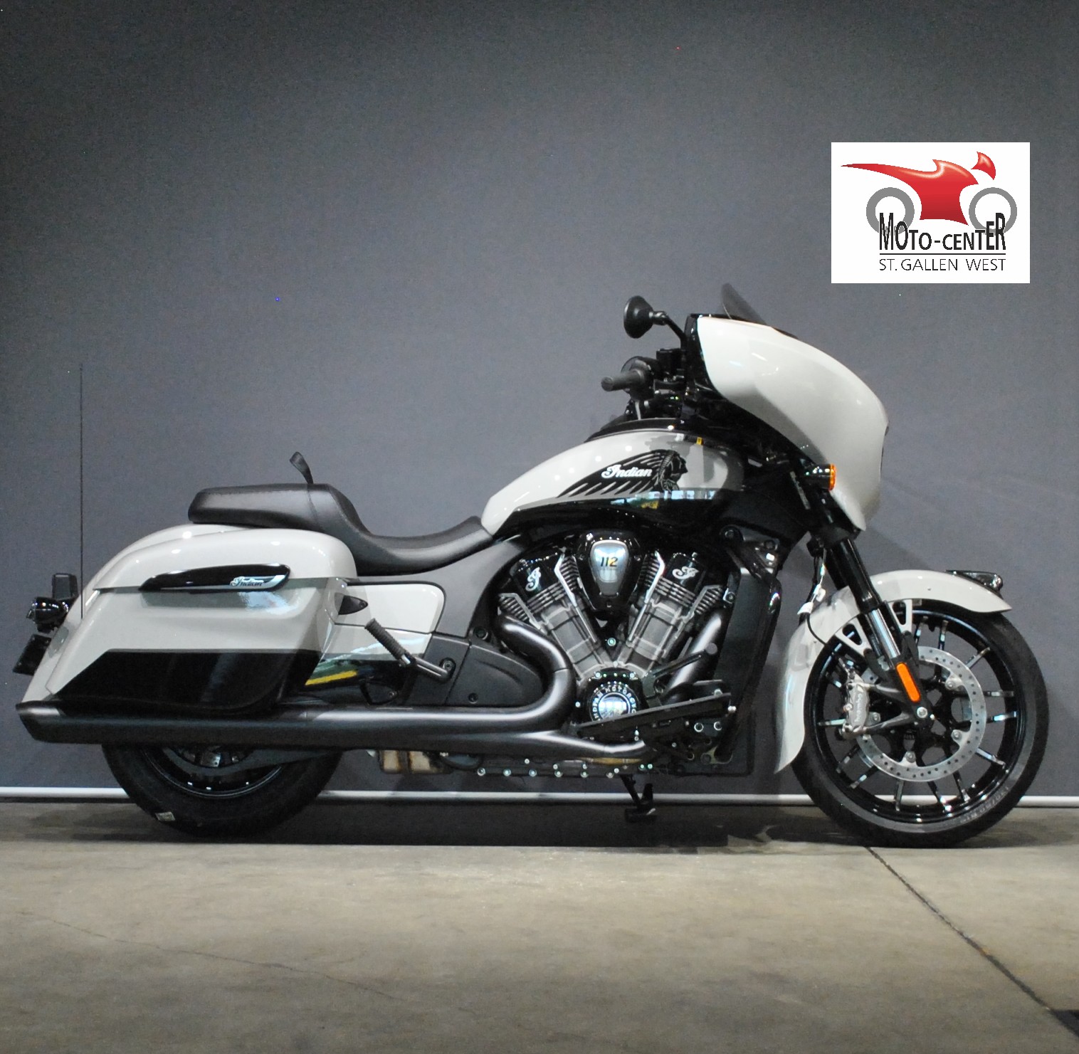 INDIAN Chieftain Power Plus Dark Horse-showroom-element-1