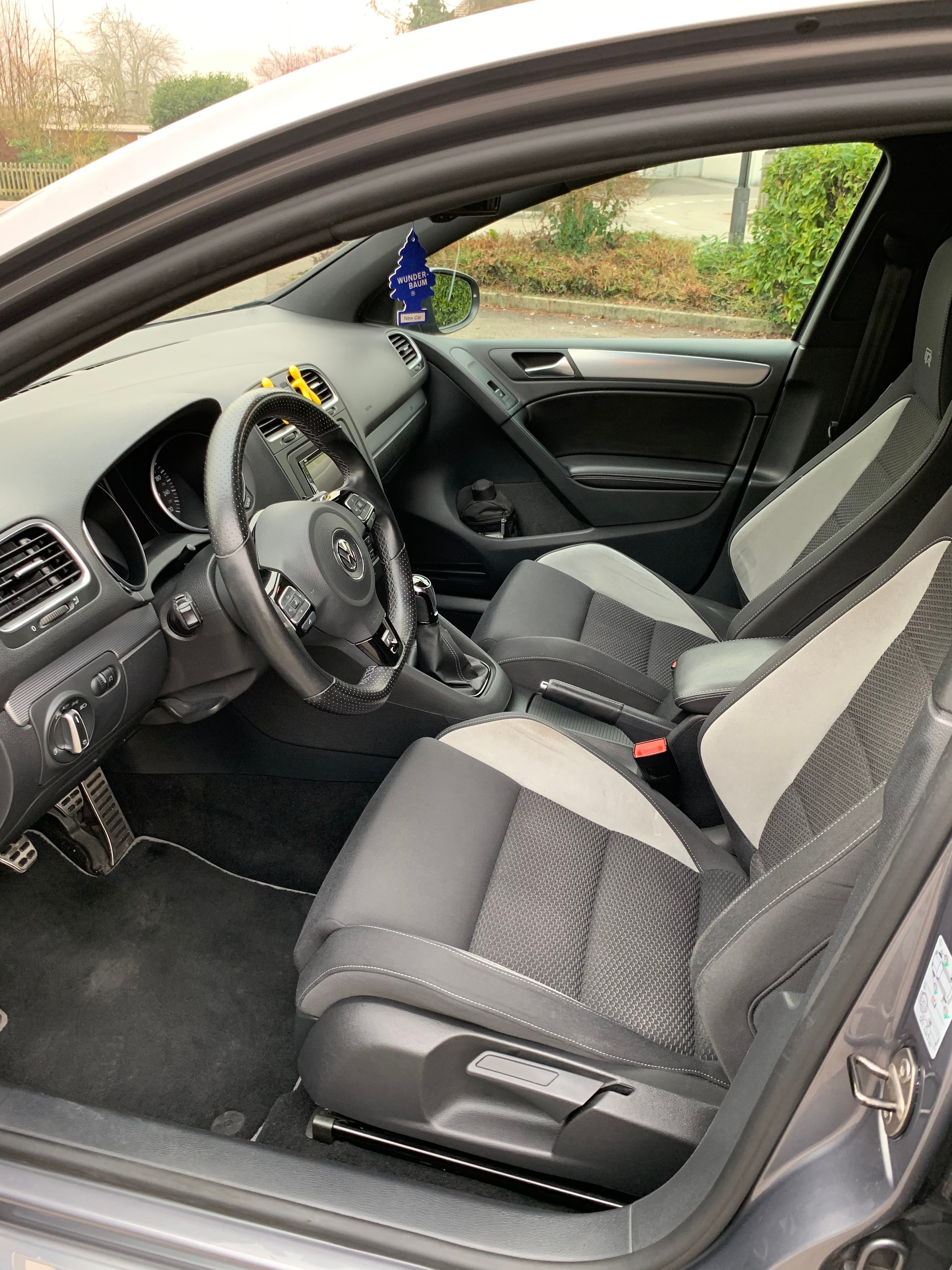VW 2.0 TSI R 4motion-image-4