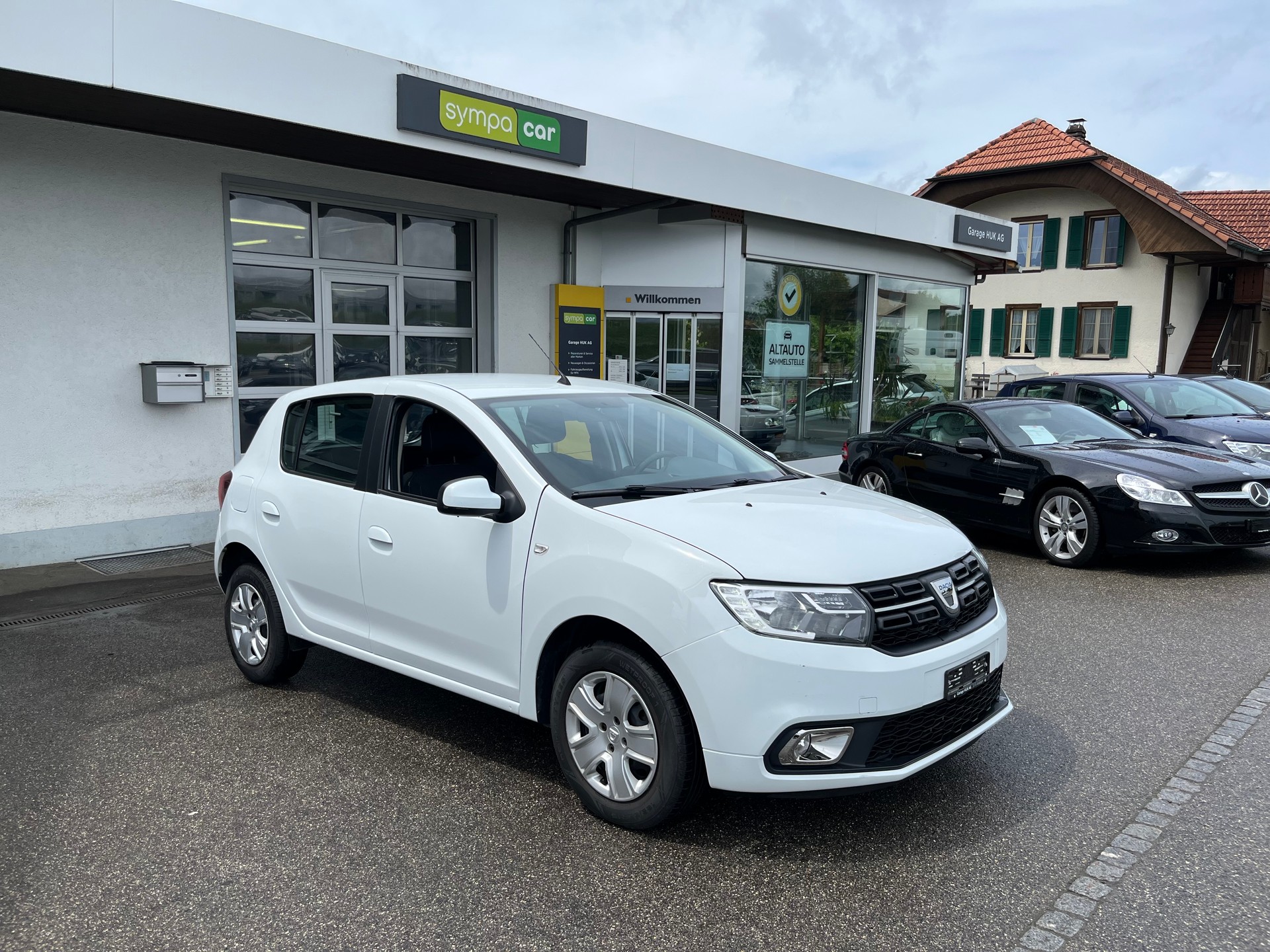 DACIA Sandero TCe 90 Comfort+++AB MFK+++MIT 12 MONATEN GARANTIE+++-image-0